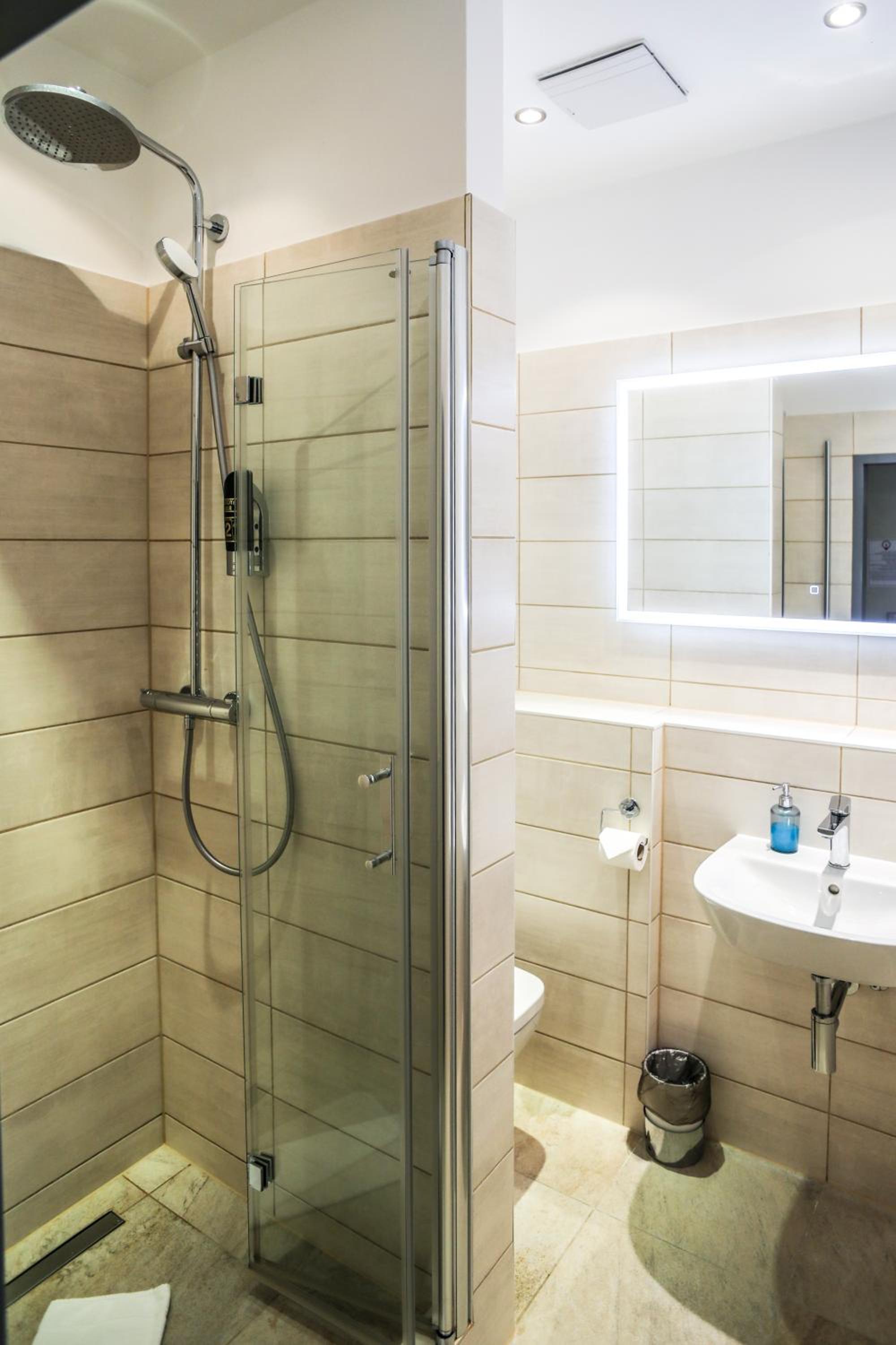 Standard Double or Twin Room - Photo 14