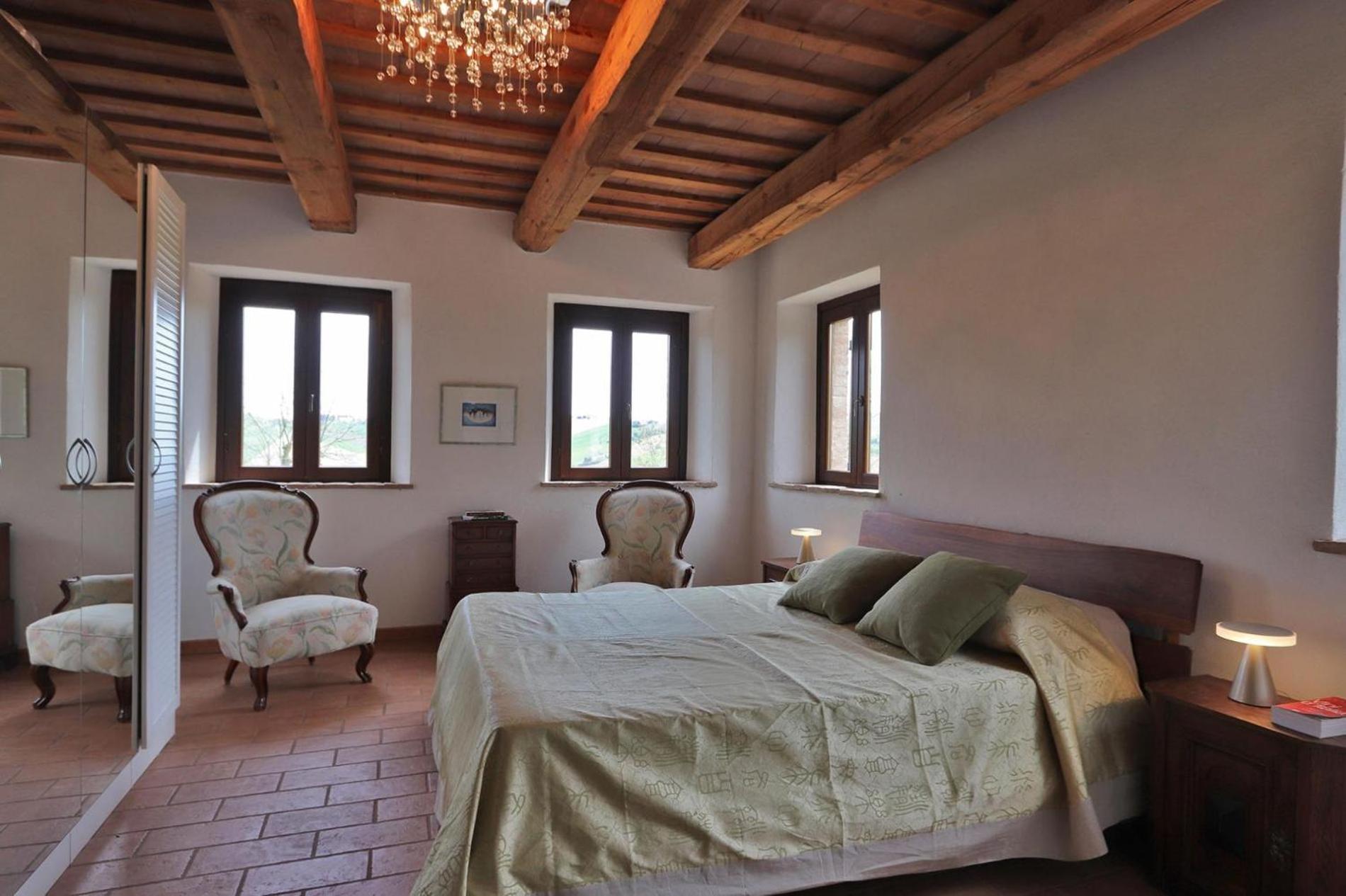 Six-Bedroom Villa  photo 1