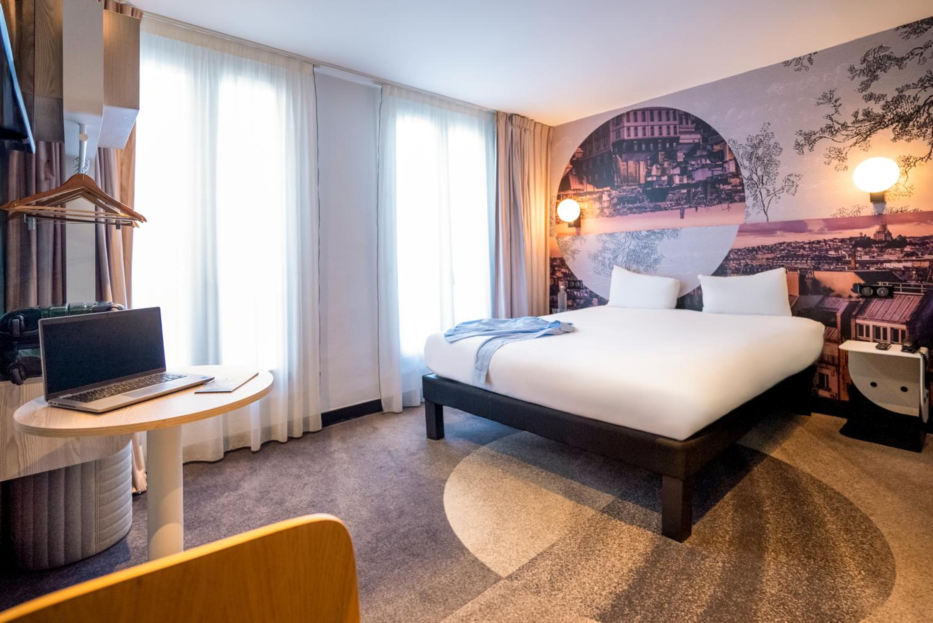 Standard Double Room thumbnail 5