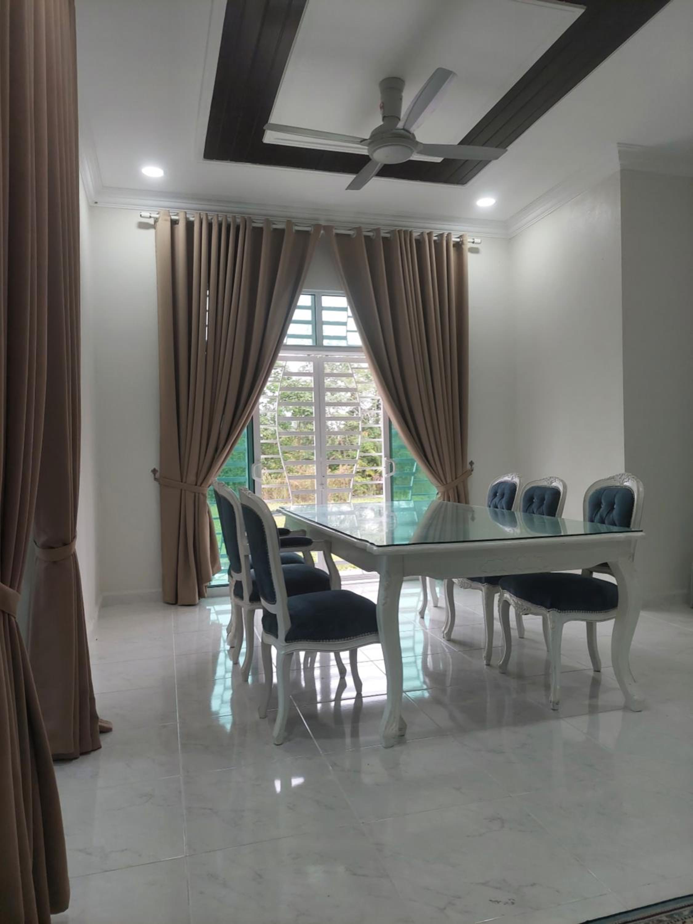 Three-Bedroom House photo 2