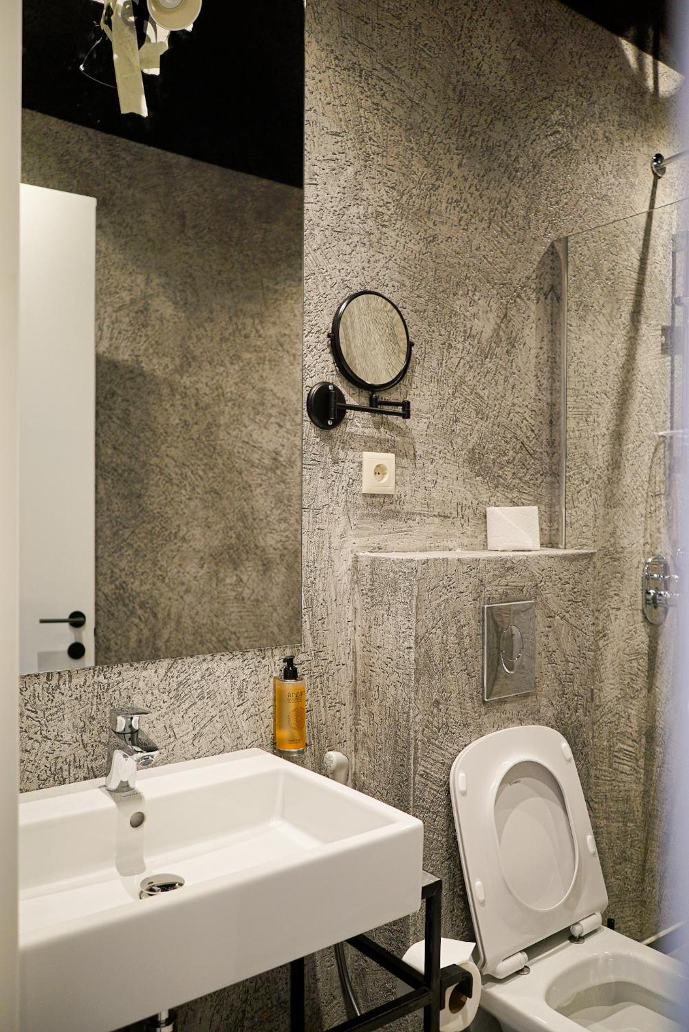Double Room with Patio - Photo 5