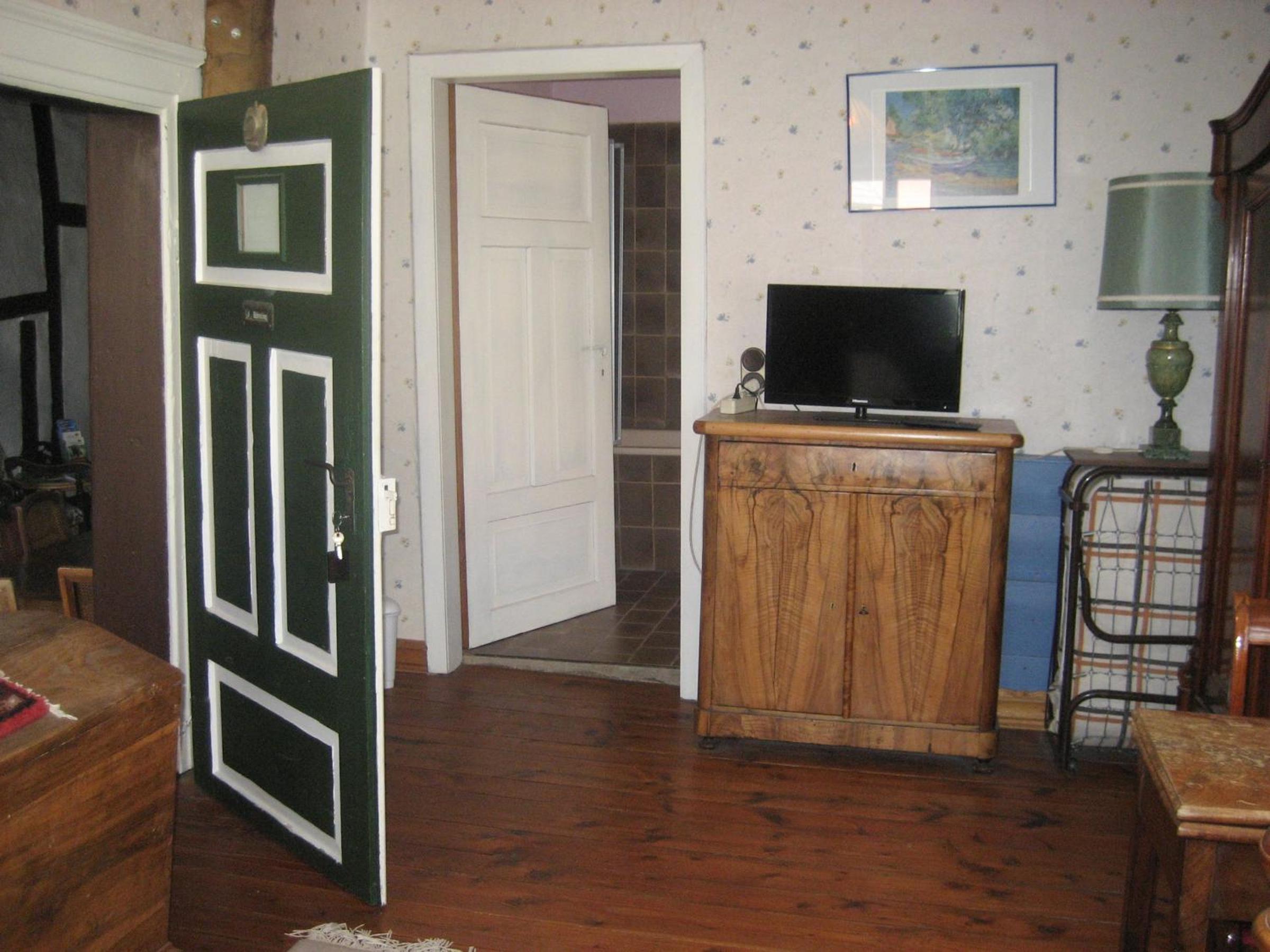 One-Bedroom Apartment photo 1