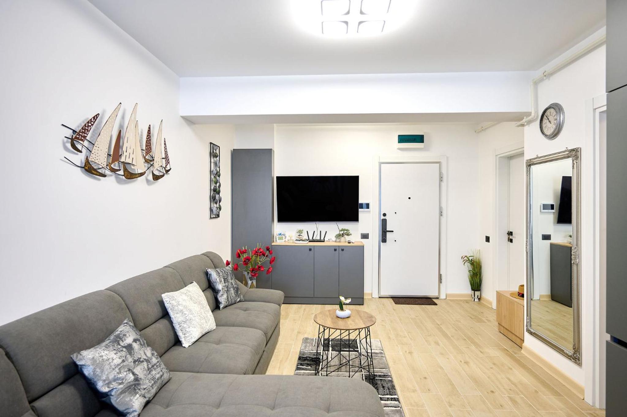 One-Bedroom Apartment photo 3