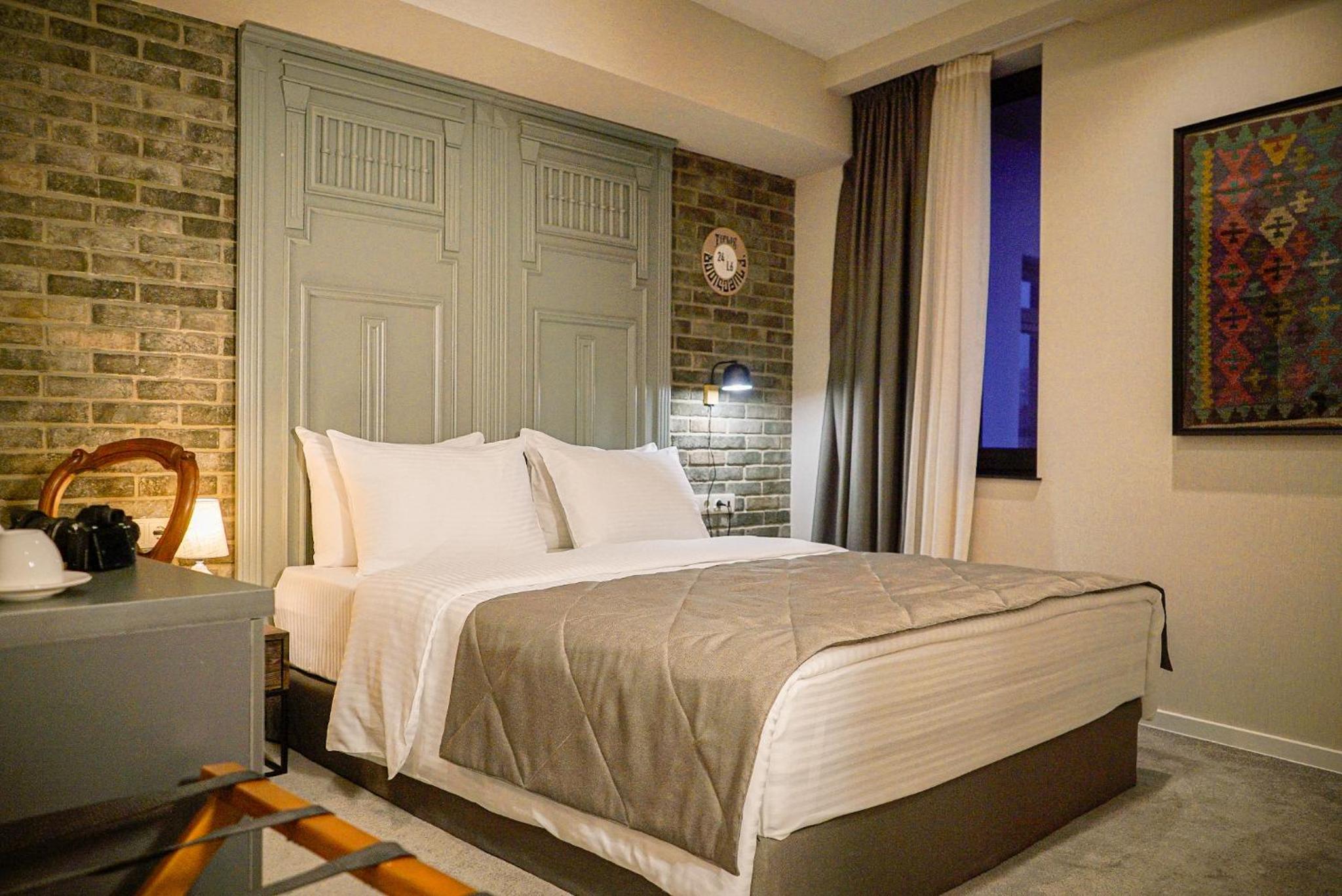 Double Room - Photo 7