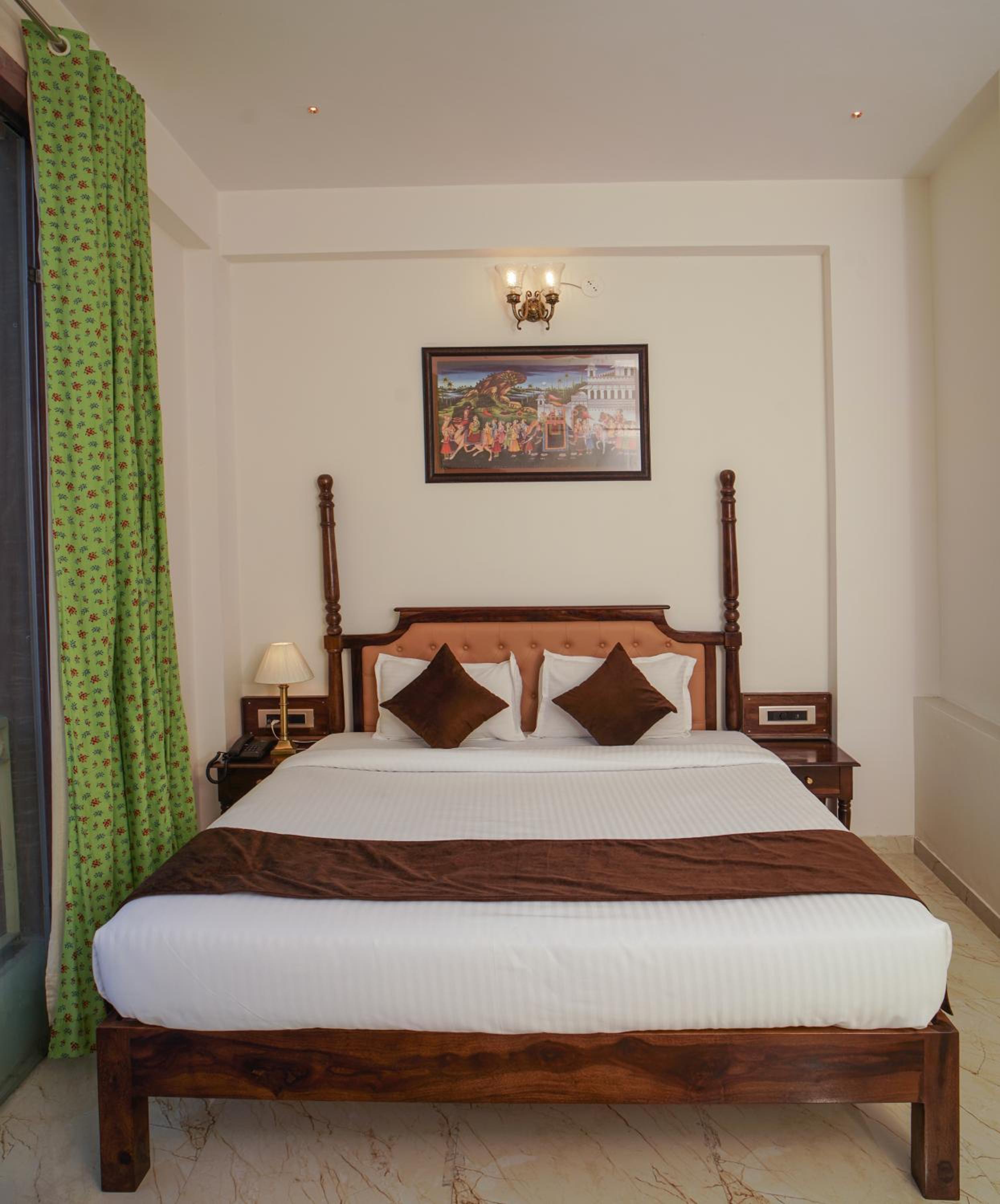 King Room with Lake View: 10% off on Sightseeing Tour, Complimentary Welcome Drink on arrival, Early Check-In upto 3 hours (subject to availability)   photo 3