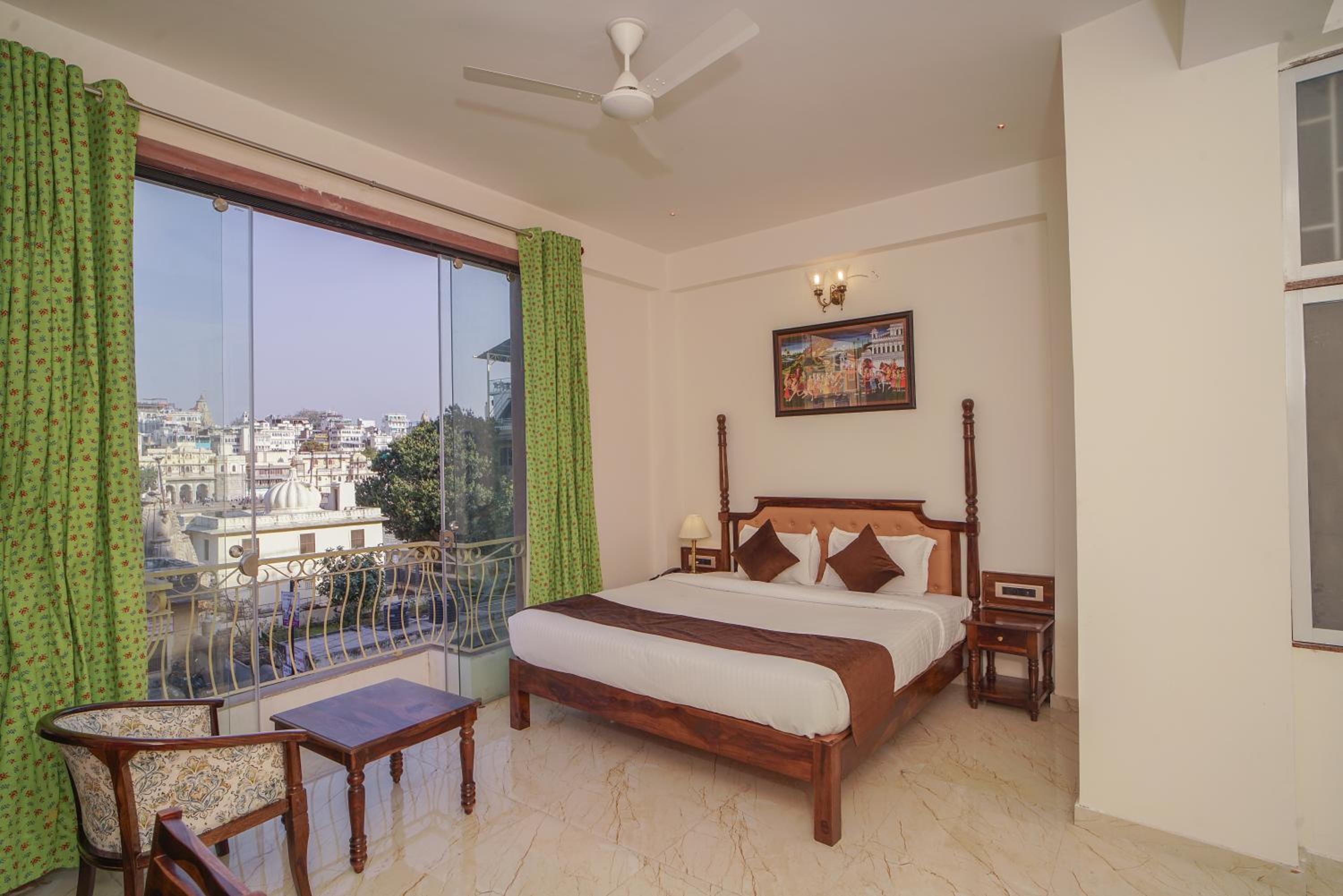 King Room with Lake View: 10% off on Sightseeing Tour, Complimentary Welcome Drink on arrival, Early Check-In upto 3 hours (subject to availability)   photo 1