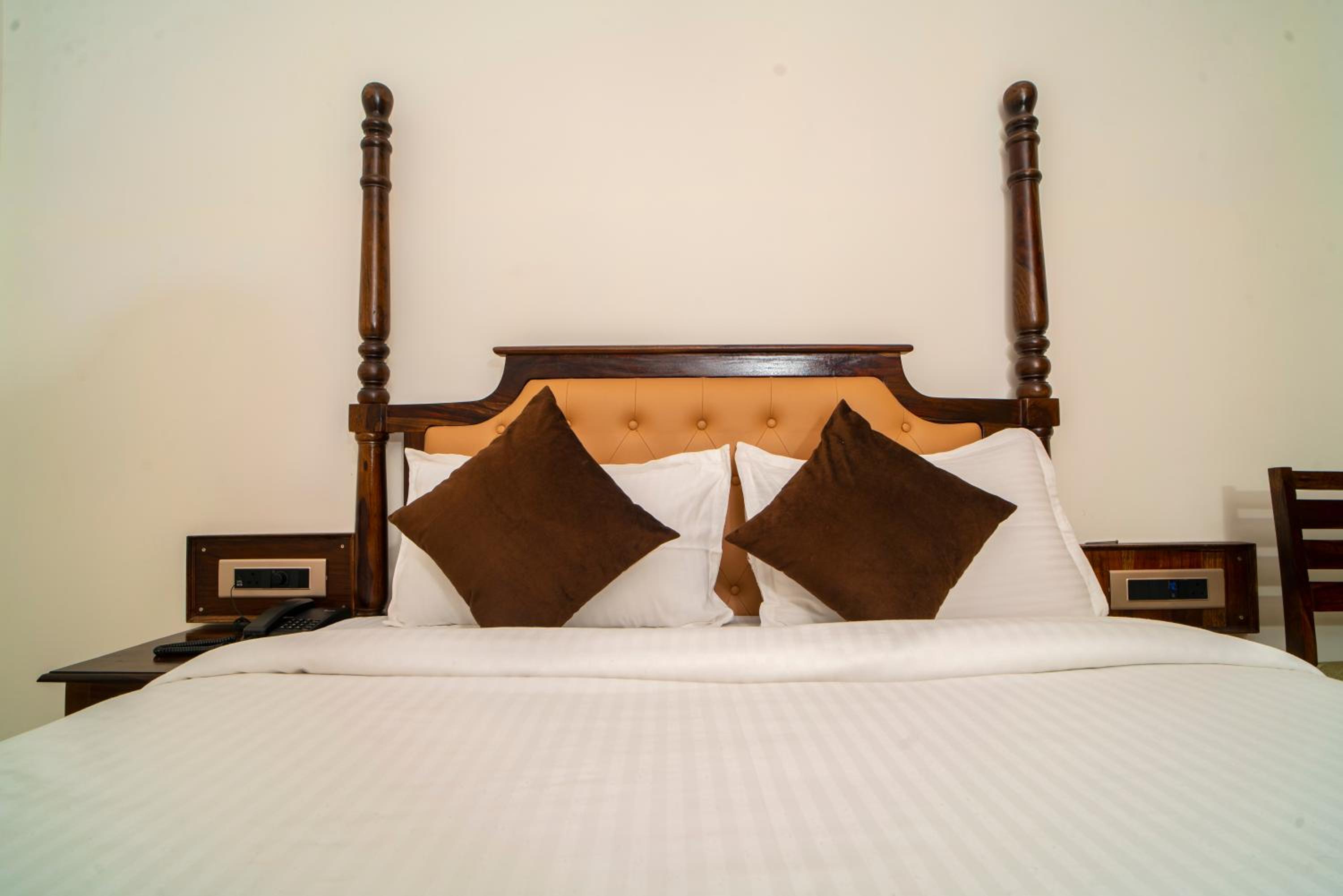 Standard Queen Room: 10% off on Sightseeing Tour, Complimentary Welcome Drink on arrival, Early Check-In upto 3 hours (subject to availability)     photo 2