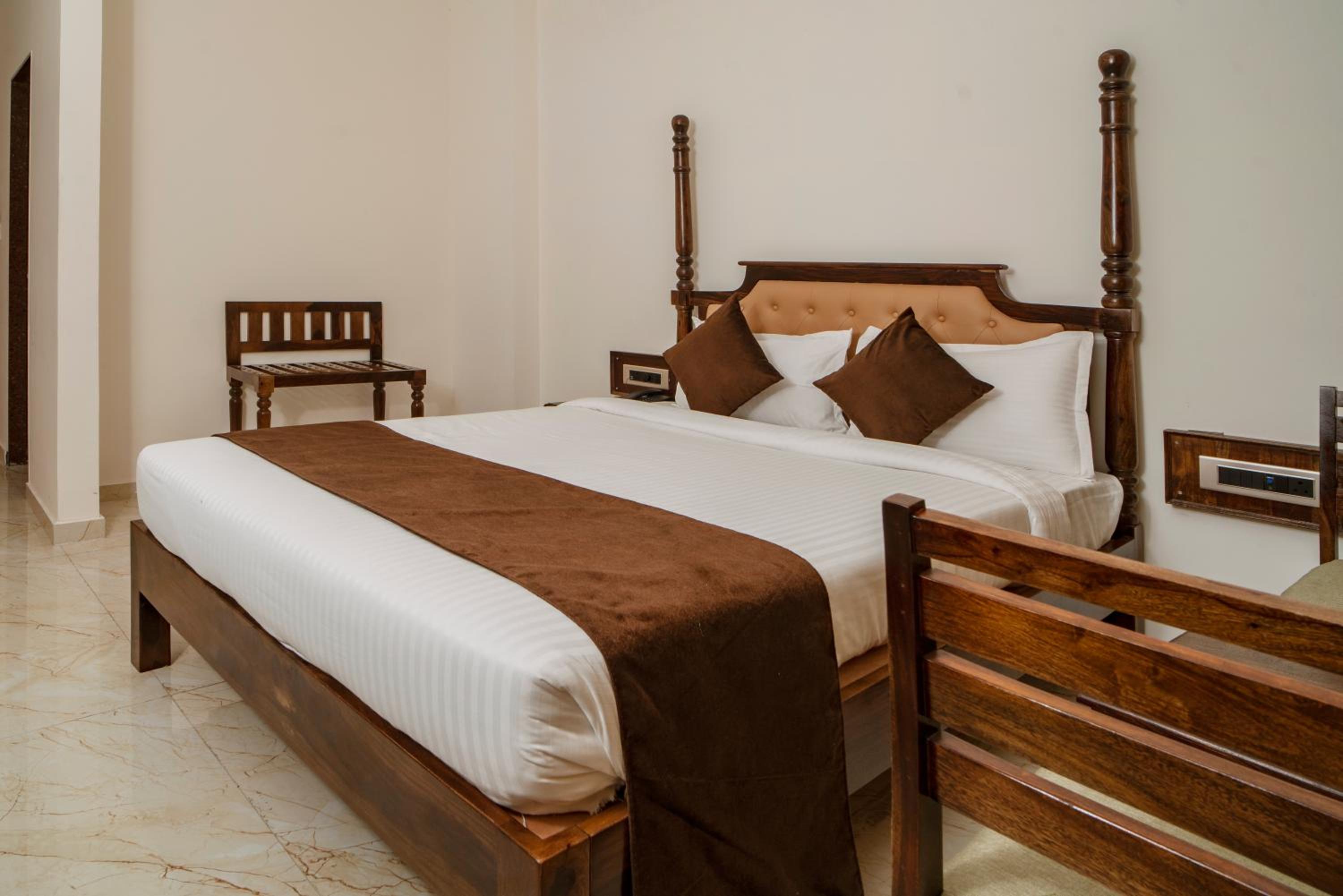 Standard Queen Room: 10% off on Sightseeing Tour, Complimentary Welcome Drink on arrival, Early Check-In upto 3 hours (subject to availability)     photo 1