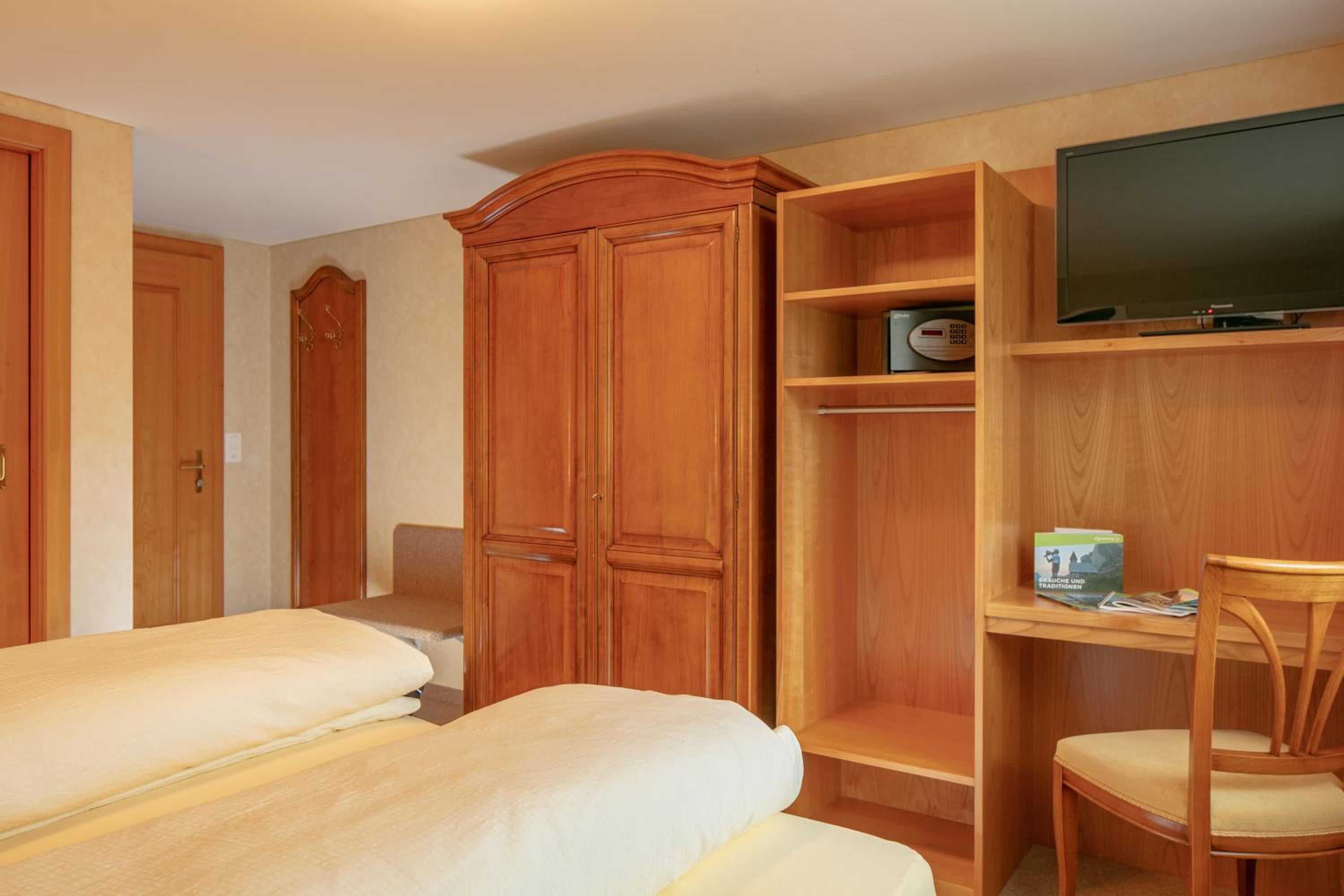 Twin Room with Mountain View photo 3