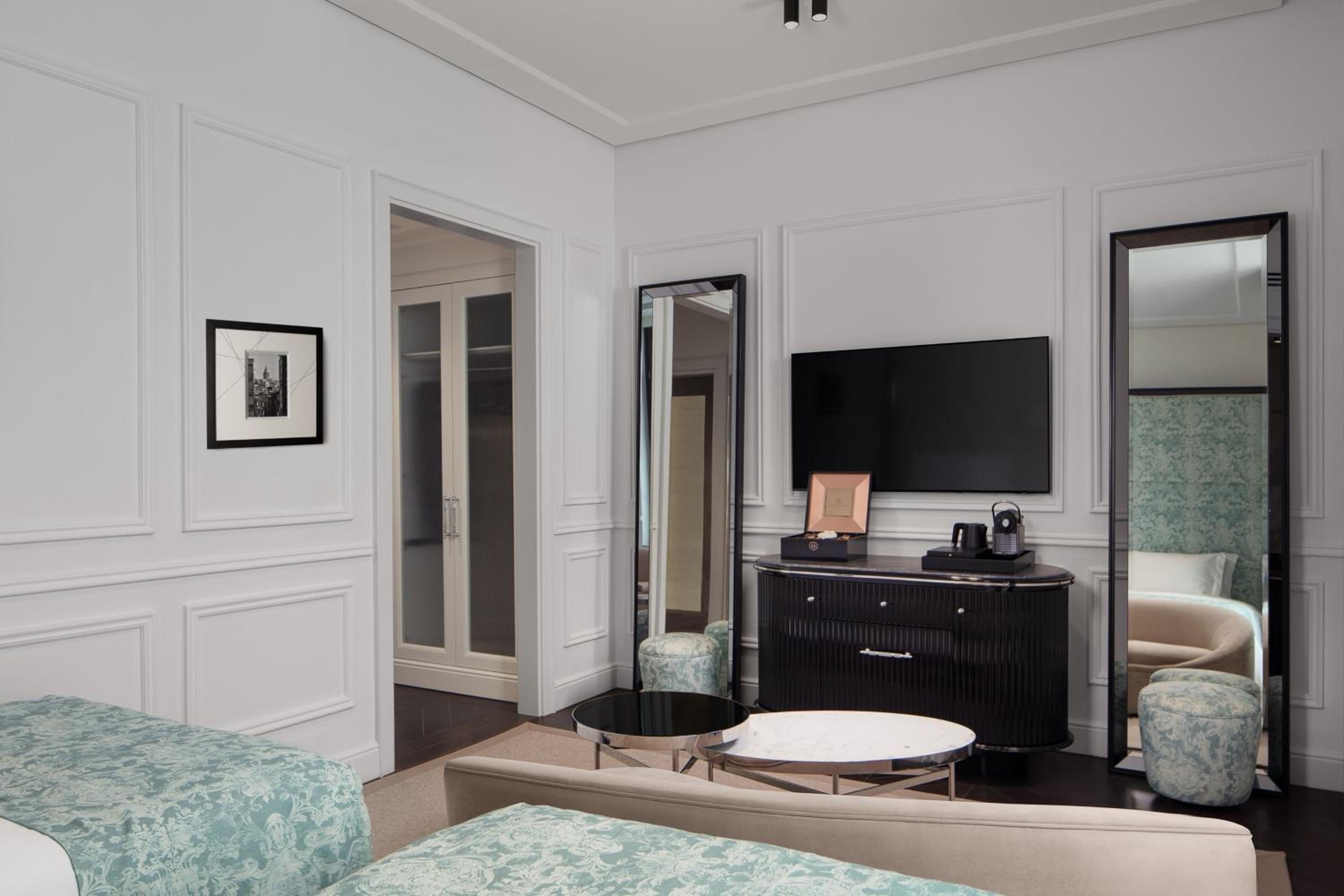 Twin Deluxe Guest Room