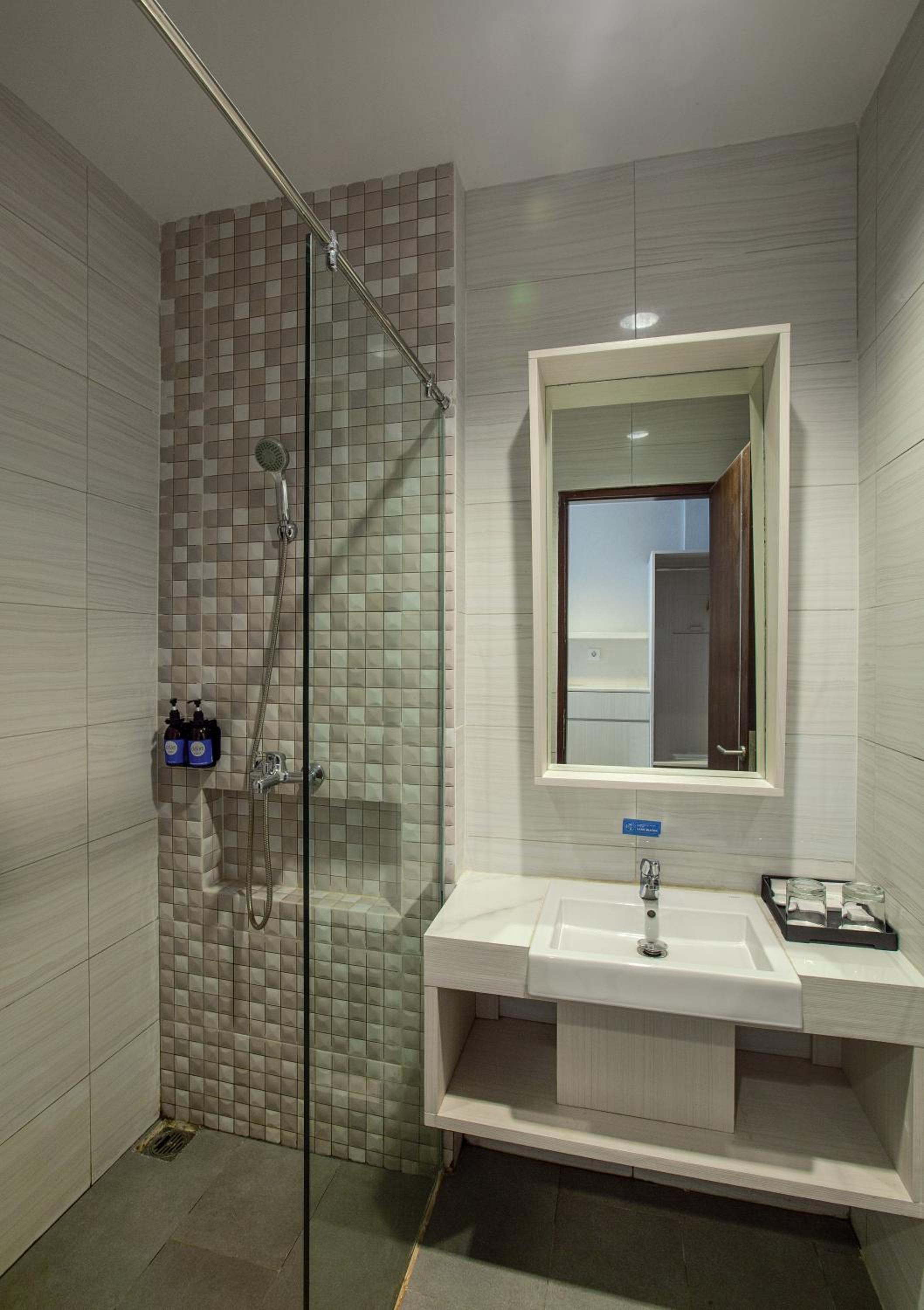 Deluxe Queen Room - Photo 2