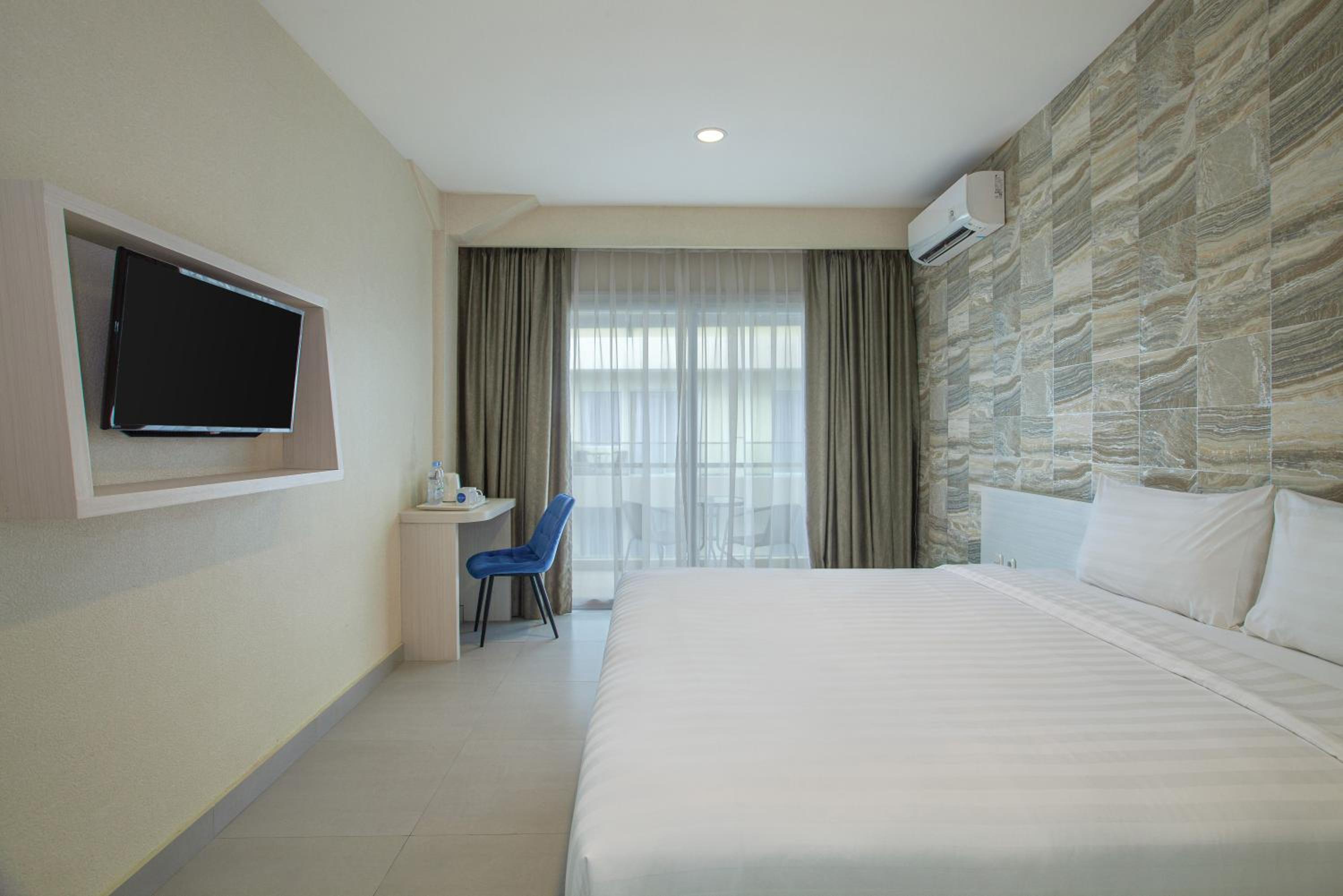 Deluxe Queen Room - Photo 4