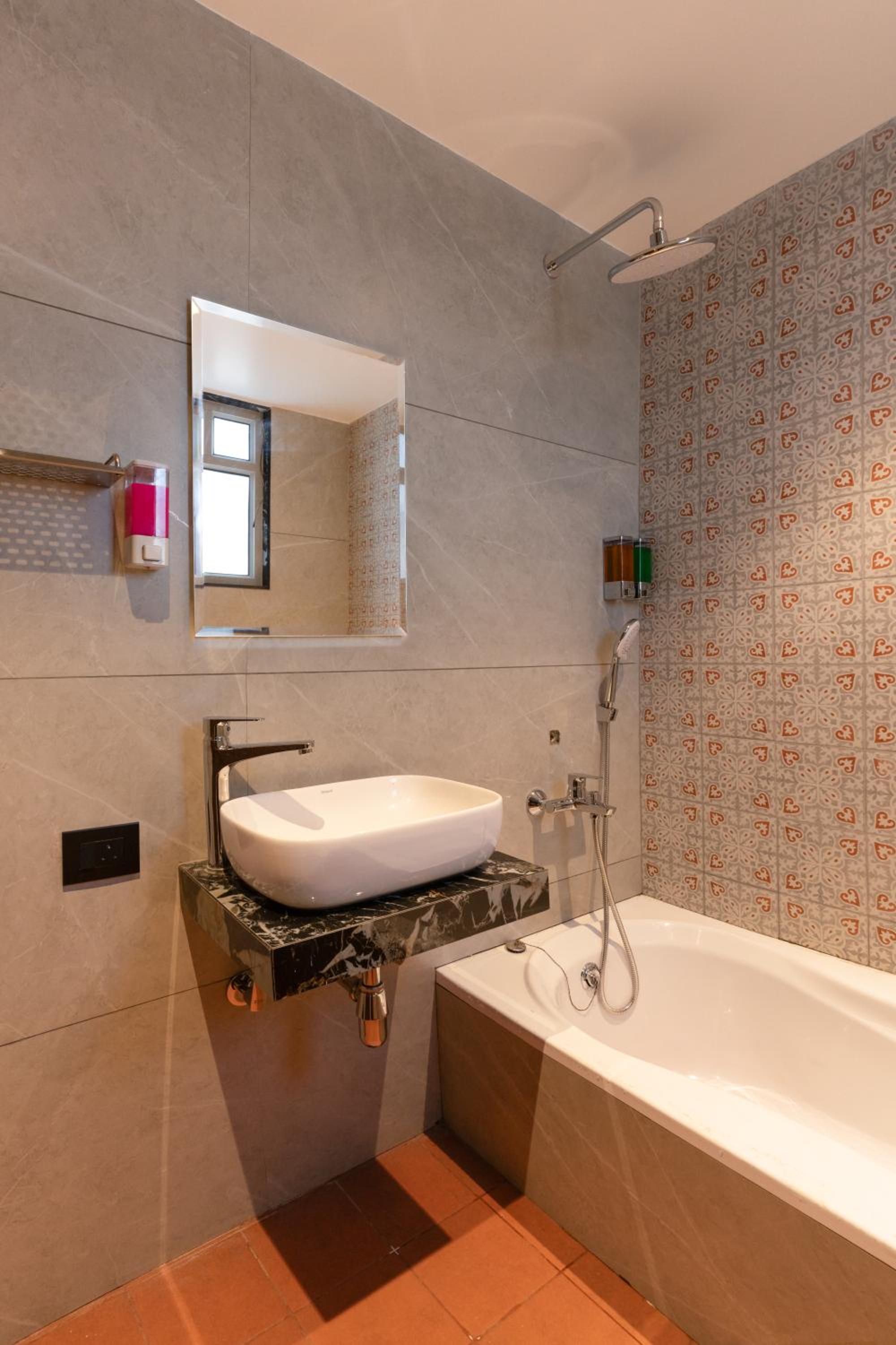 Suite - Photo 8