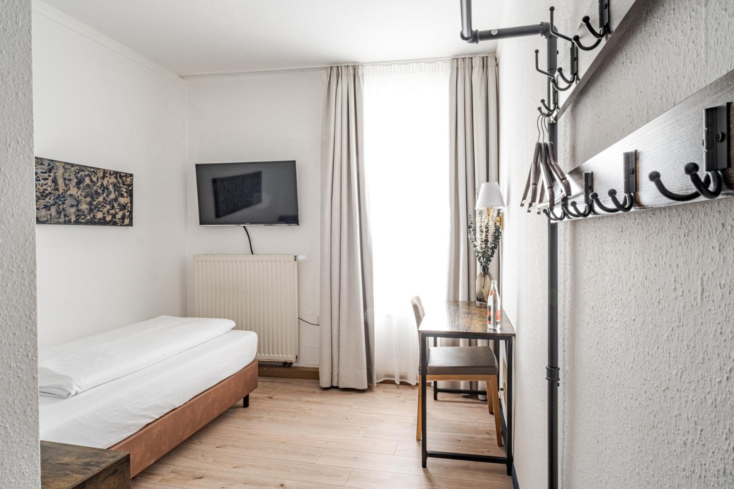 Small Single Room photo 2