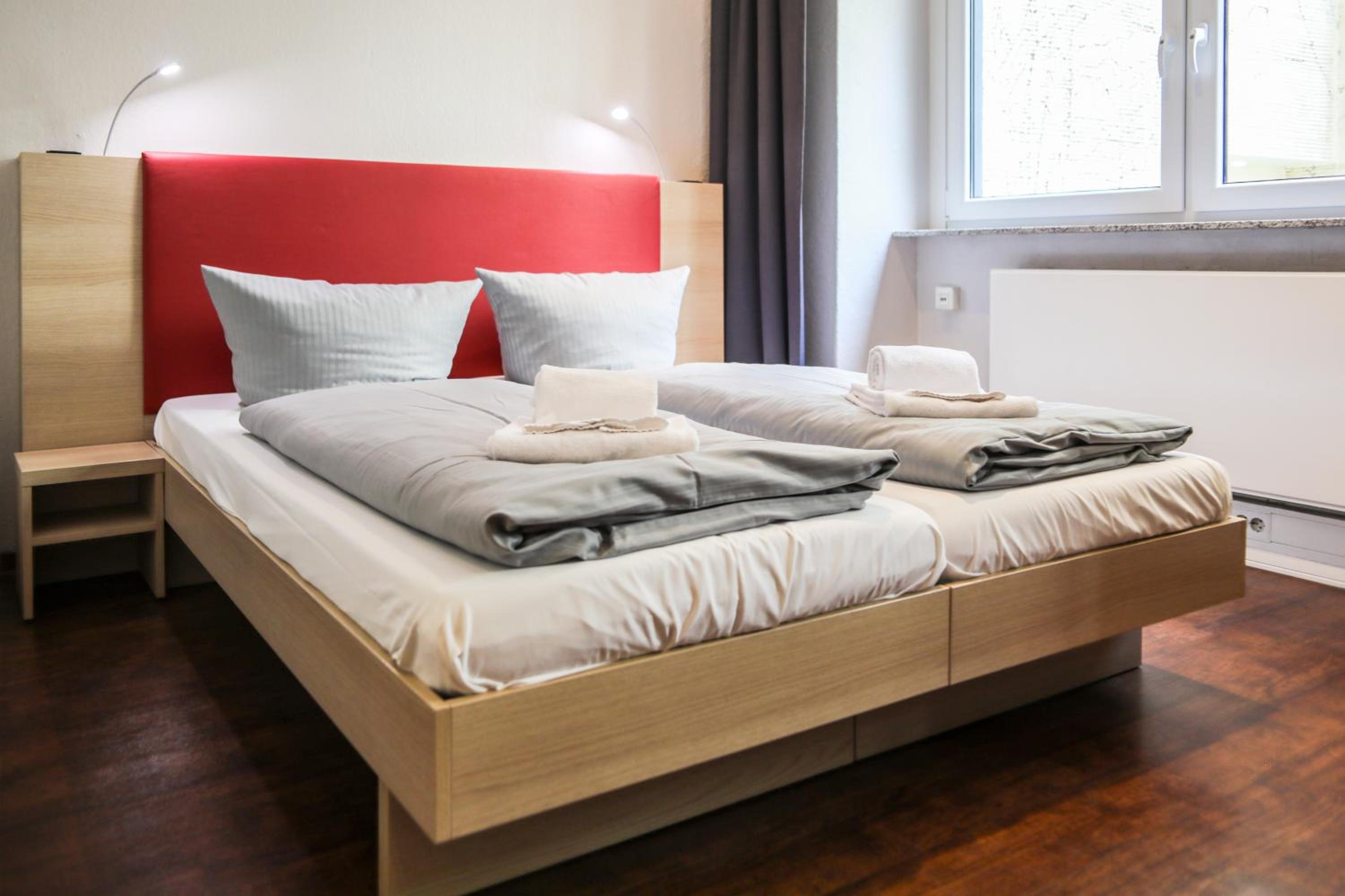 Standard Double or Twin Room - Photo 9