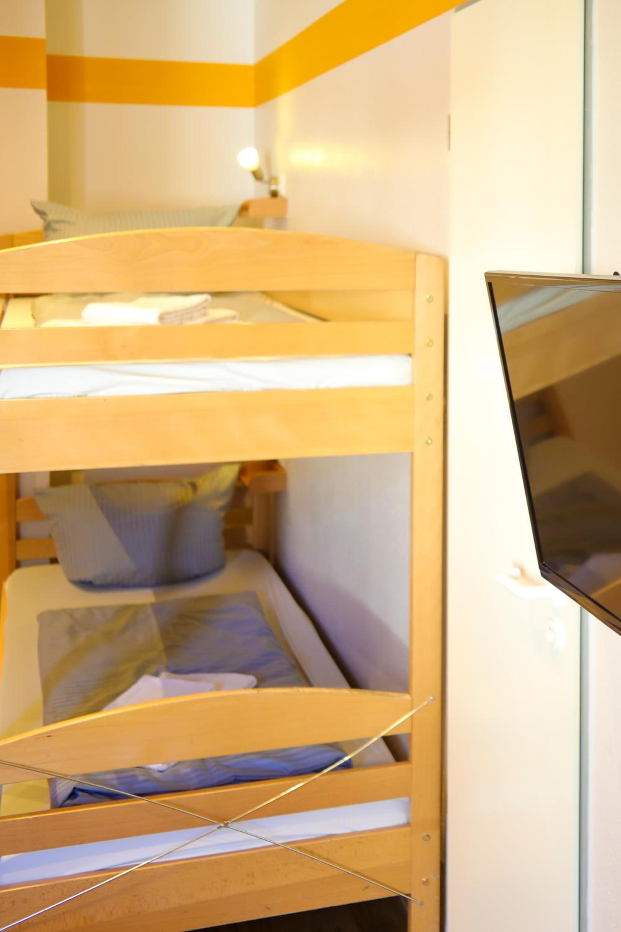 Budget Four-Bed Room - Photo 7