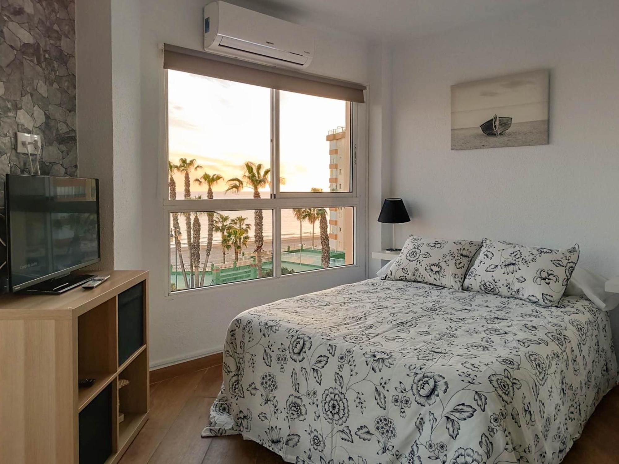 Estudio con vista al mar