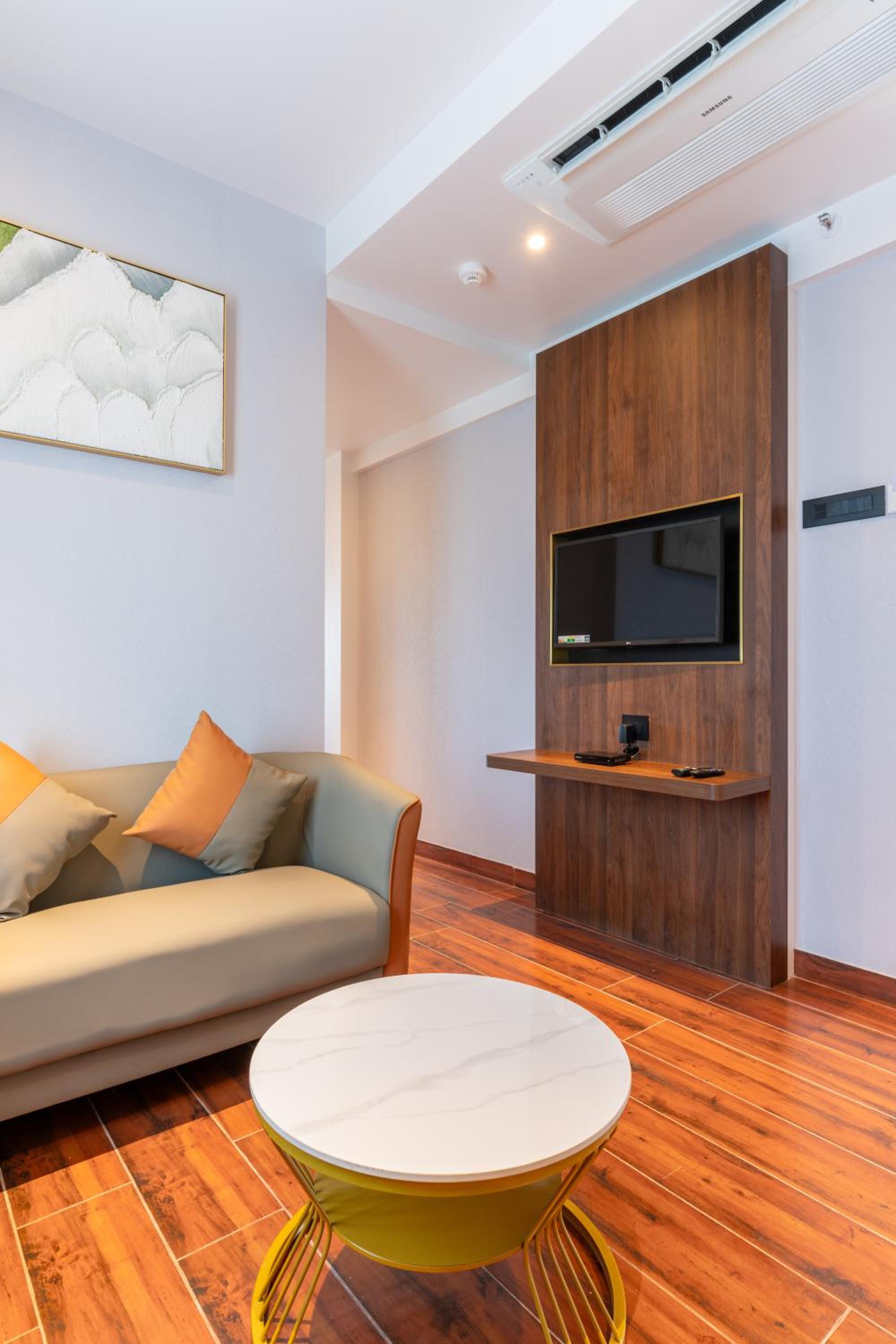 Suite - Photo 3