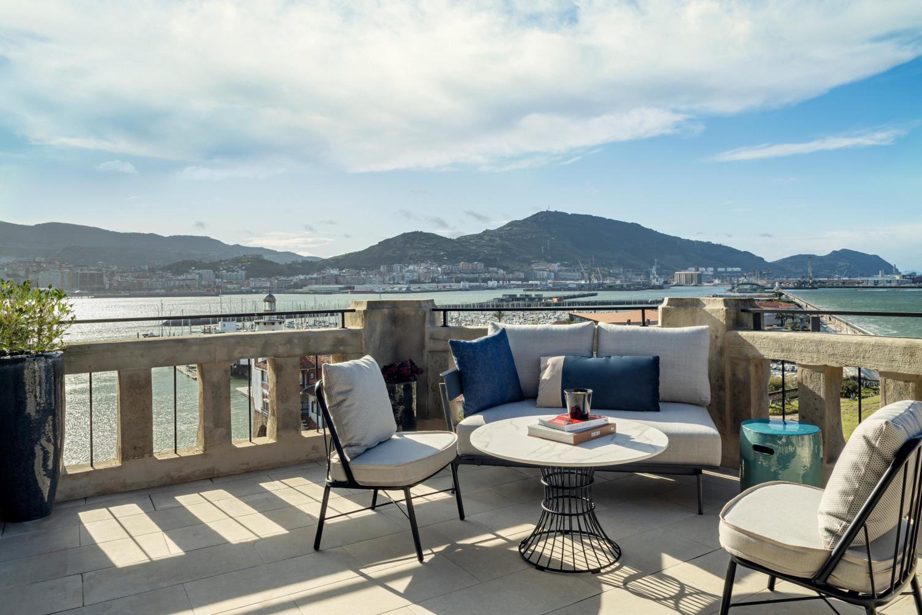 Suite Deluxe Room with Terrace and Sea View