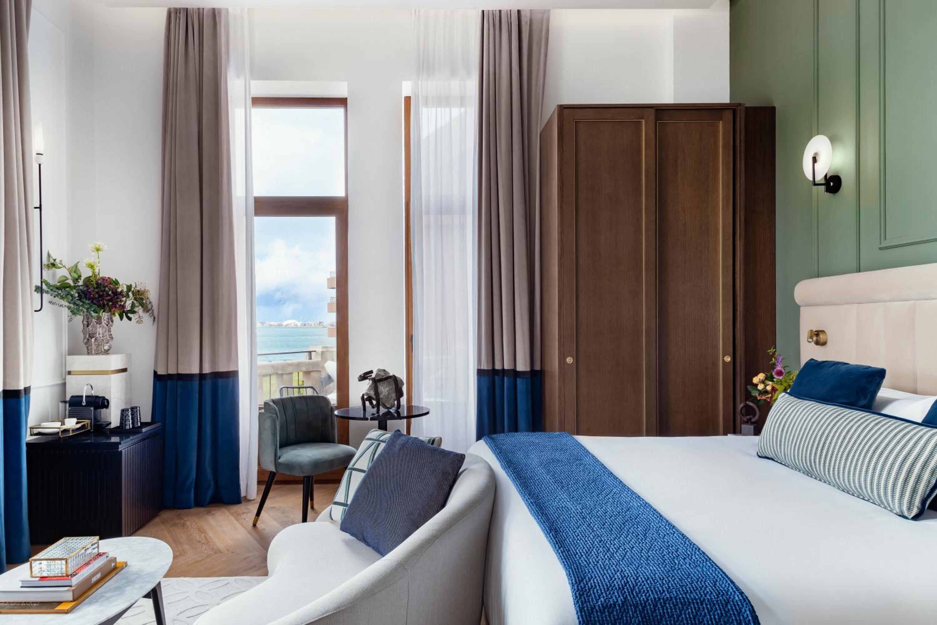 Habitación Suite Deluxe con Terraza y Vista al Mar photo