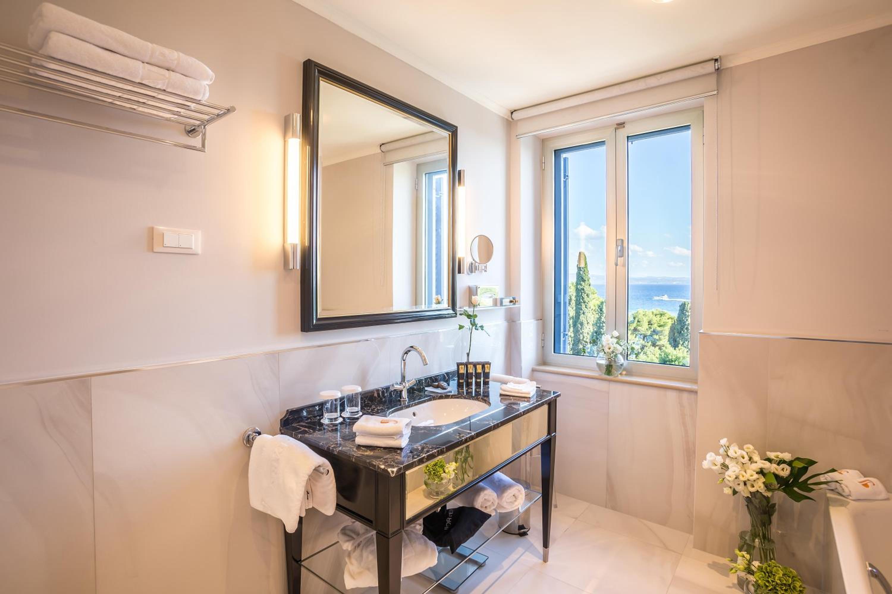 Superior Double Room Sea Side - Photo 6