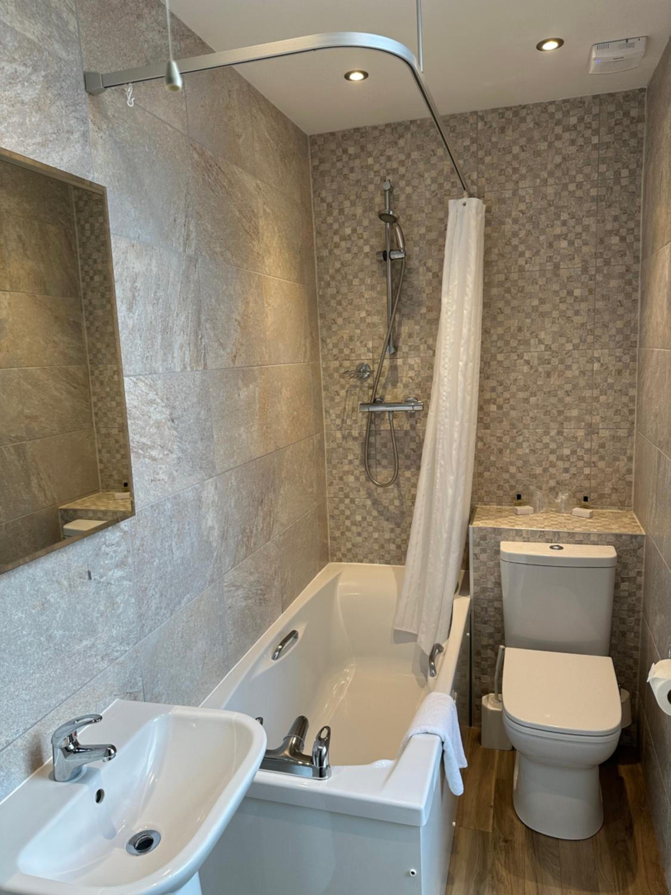 Twin Guest Room - Photo 2