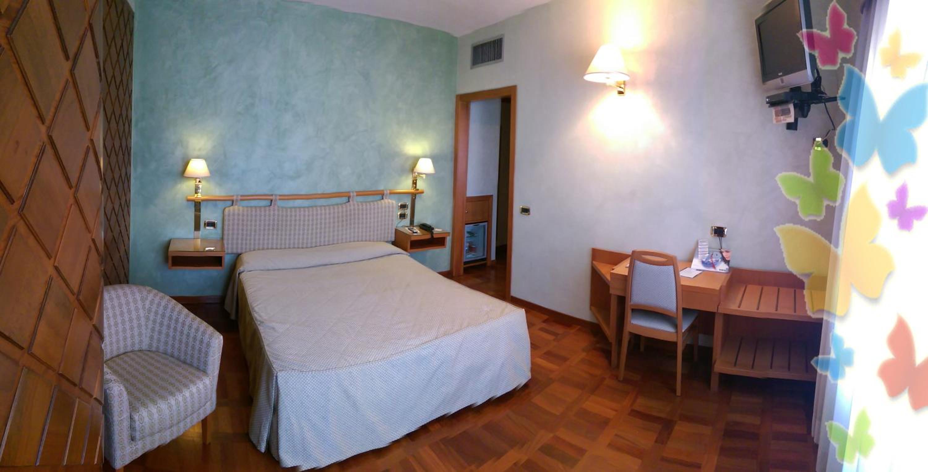 Double Room (1 Adult) - Photo 14