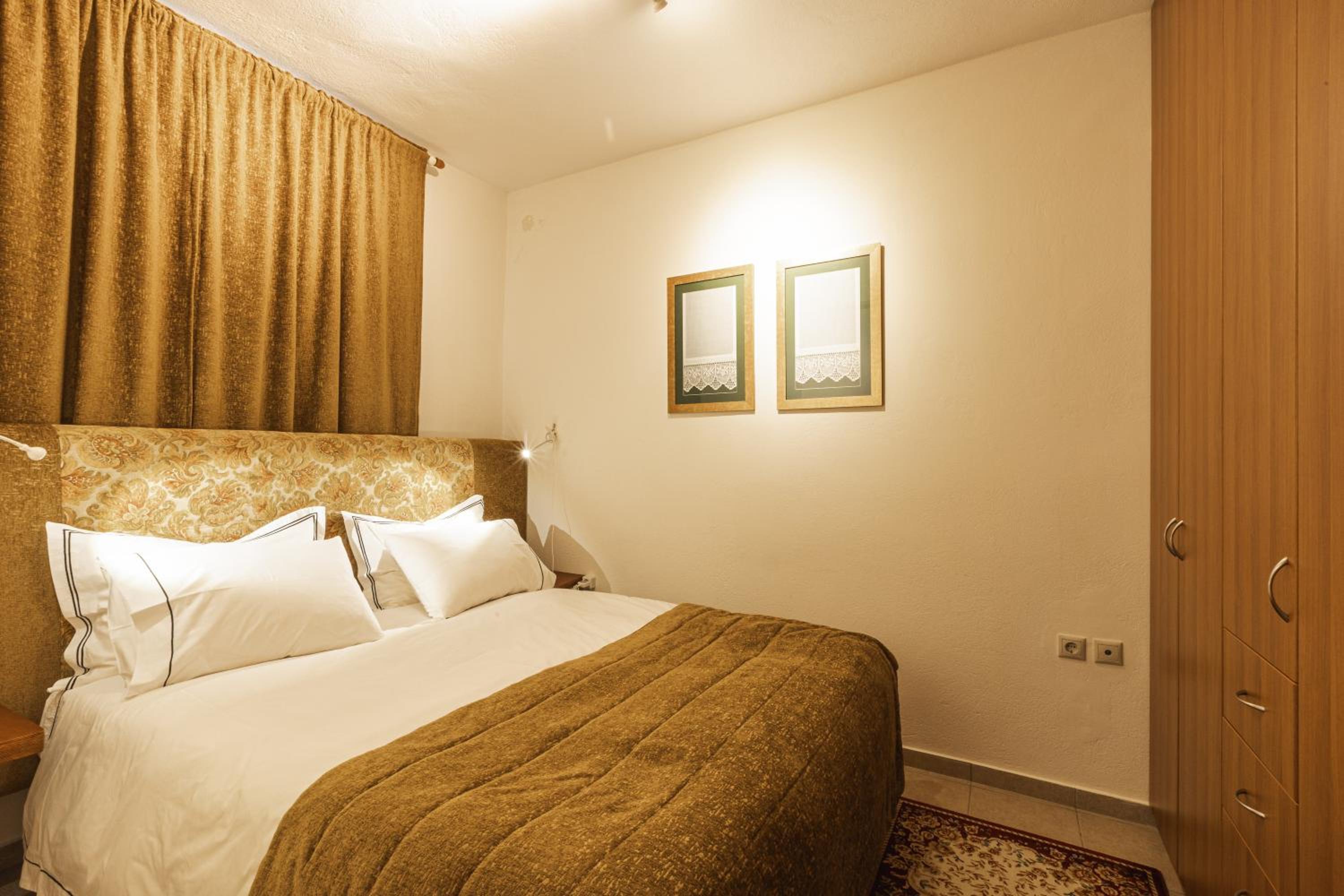 Two-Bedroom Suite - Photo 2