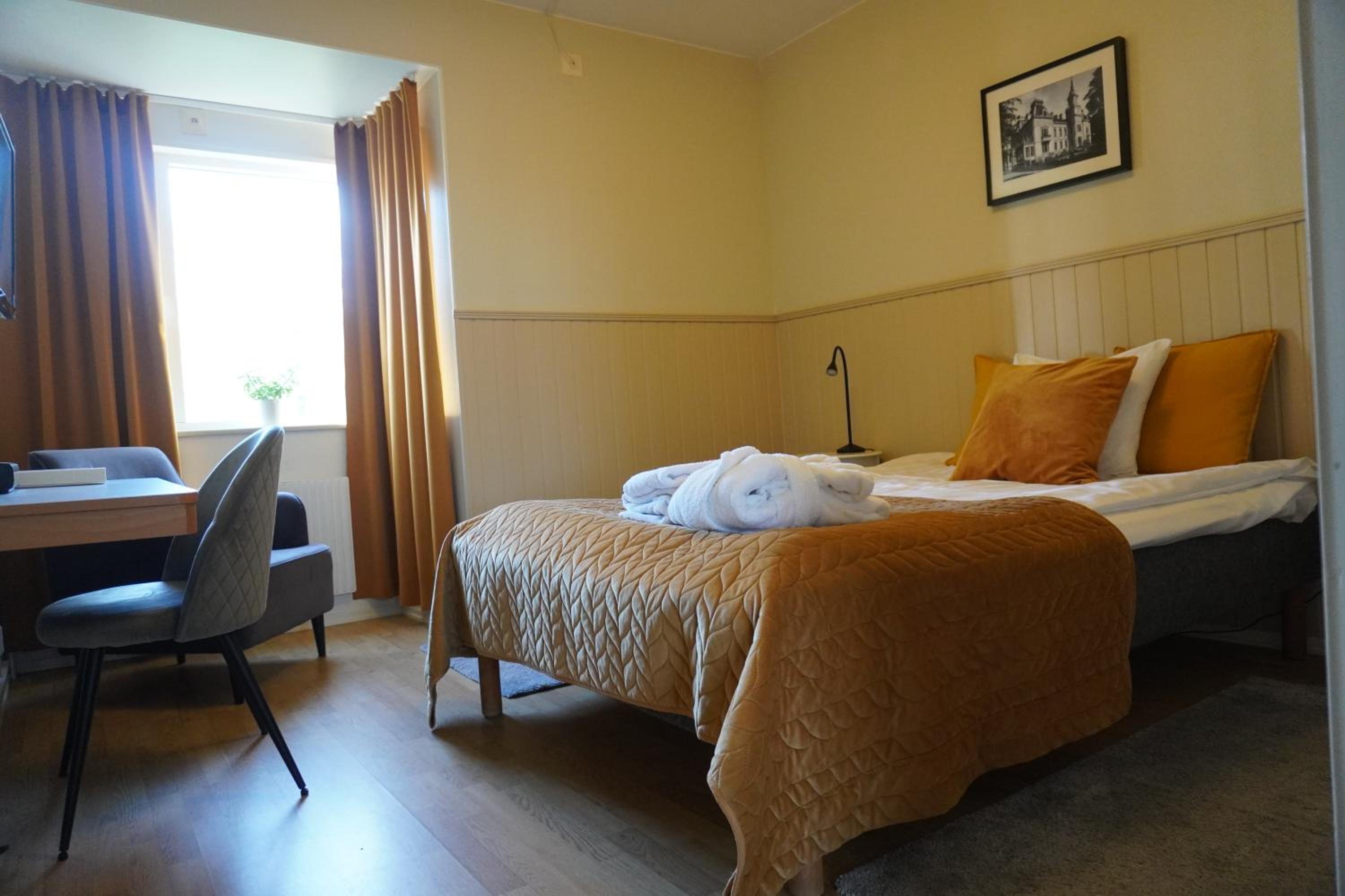 Small Double Room photo 1