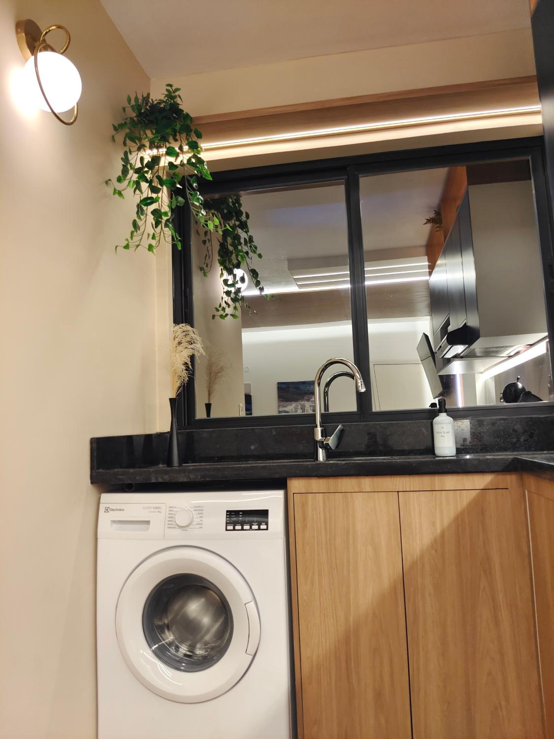 One-Bedroom Apartment photo 2