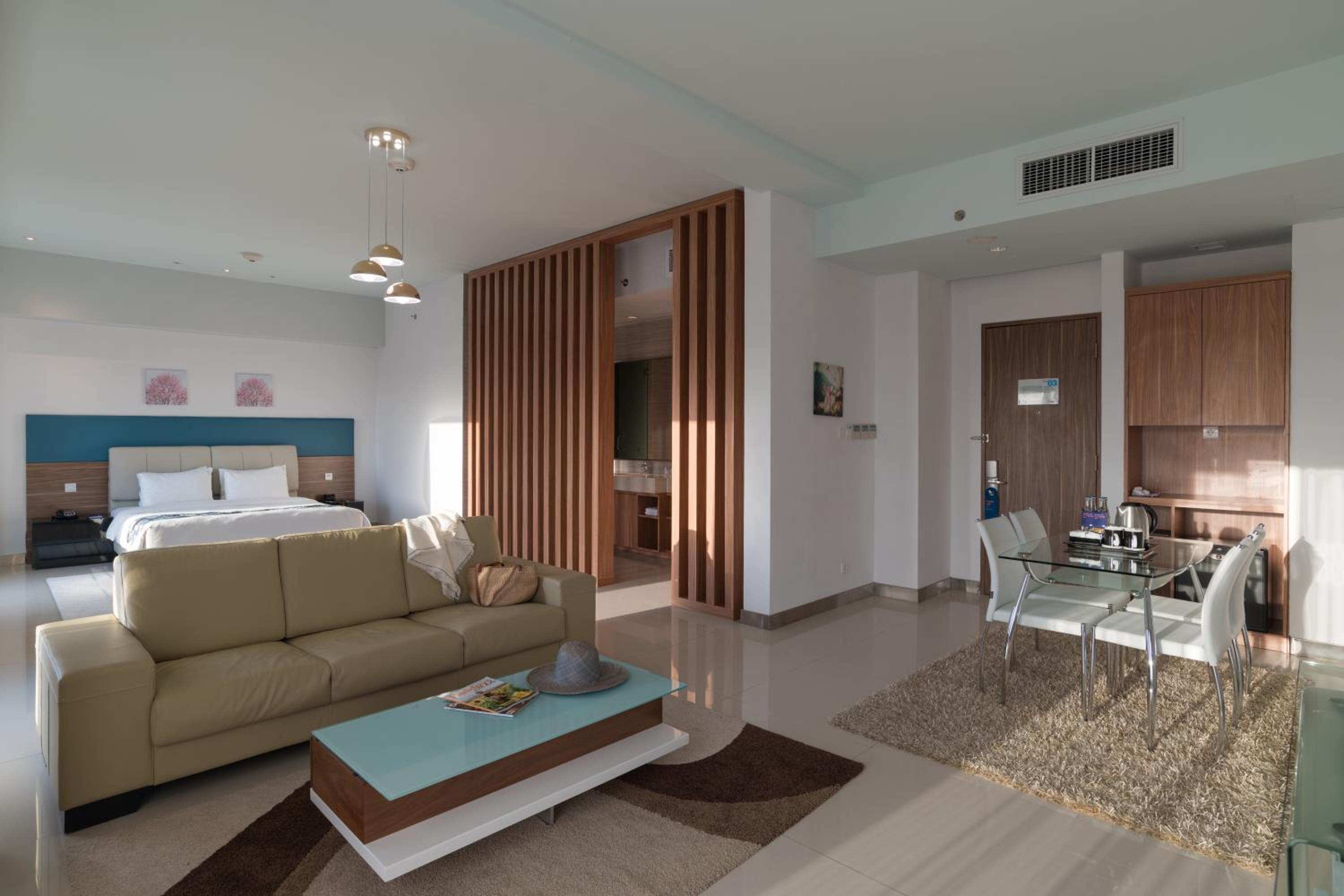 King Suite with Airport Transfer photo 3