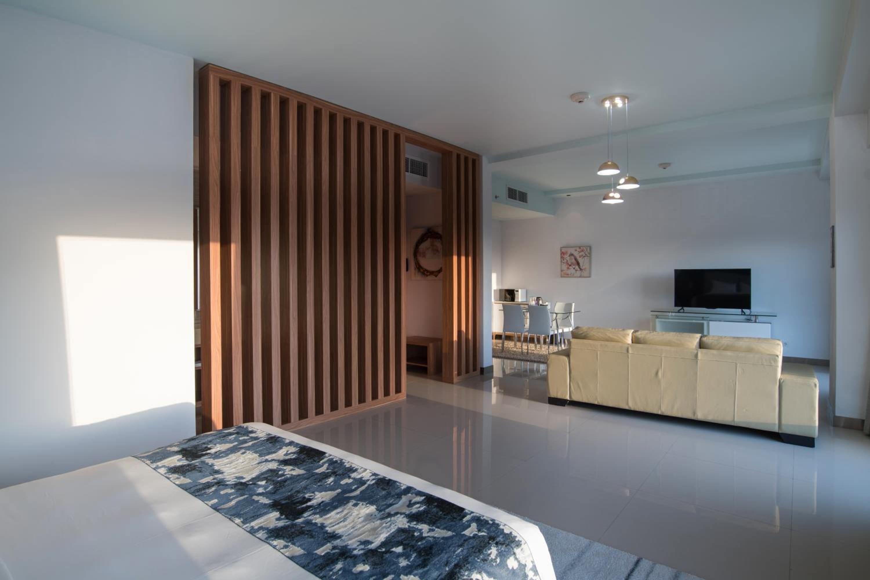 King Suite With Free Airport Transfer photo 3