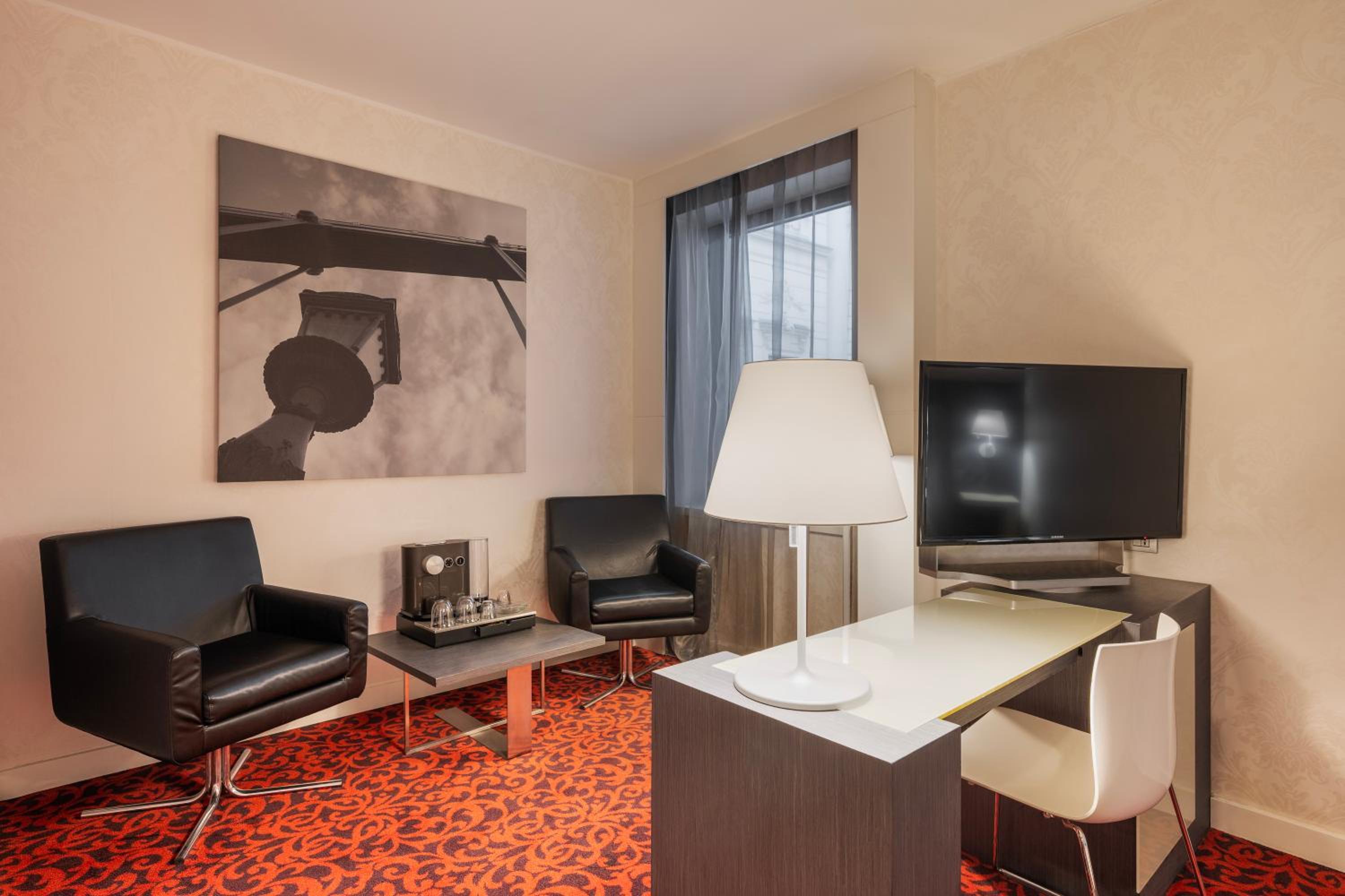 Deluxe Double Room with Square View