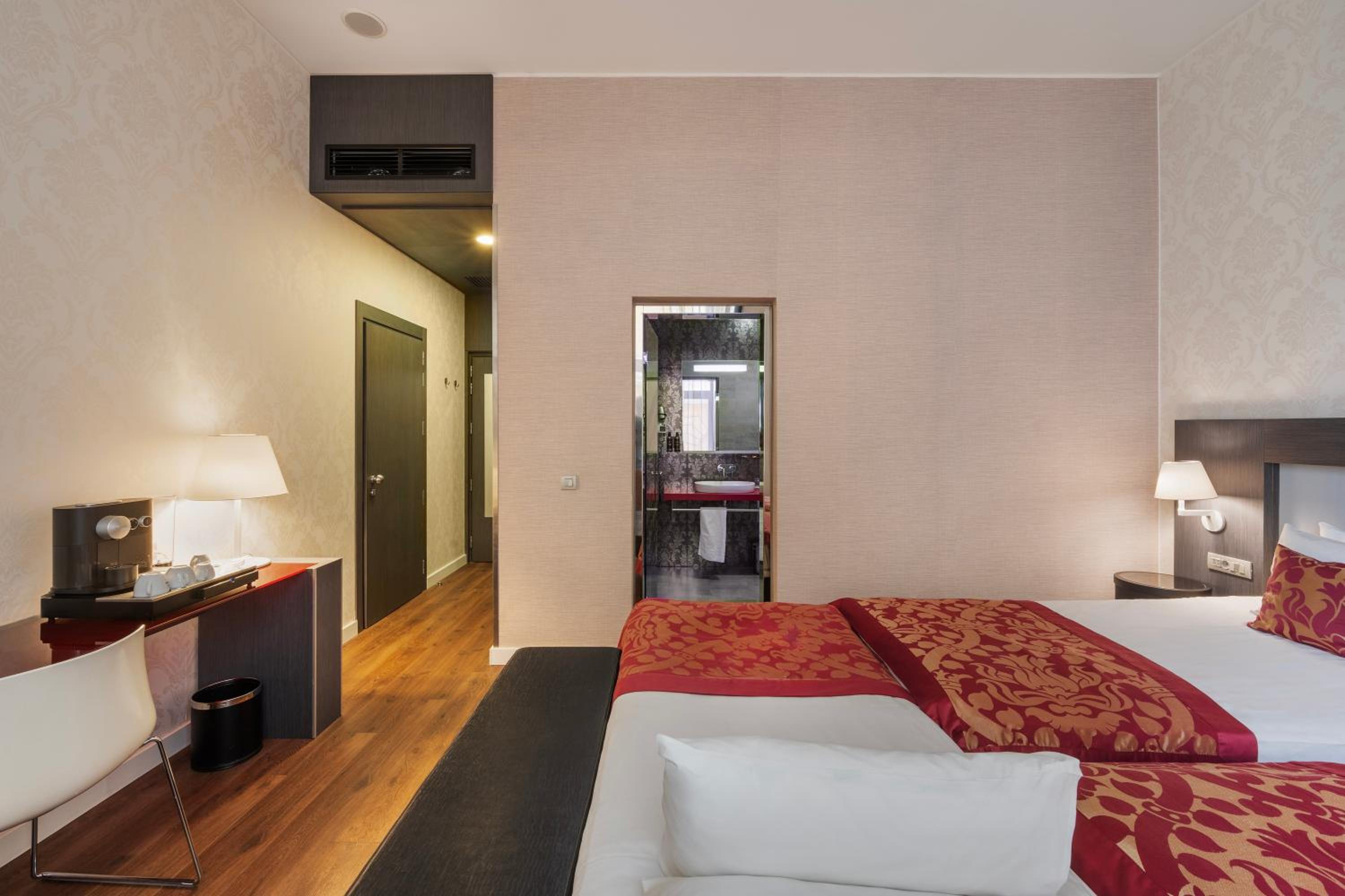 Deluxe Double Room with Extra Bed