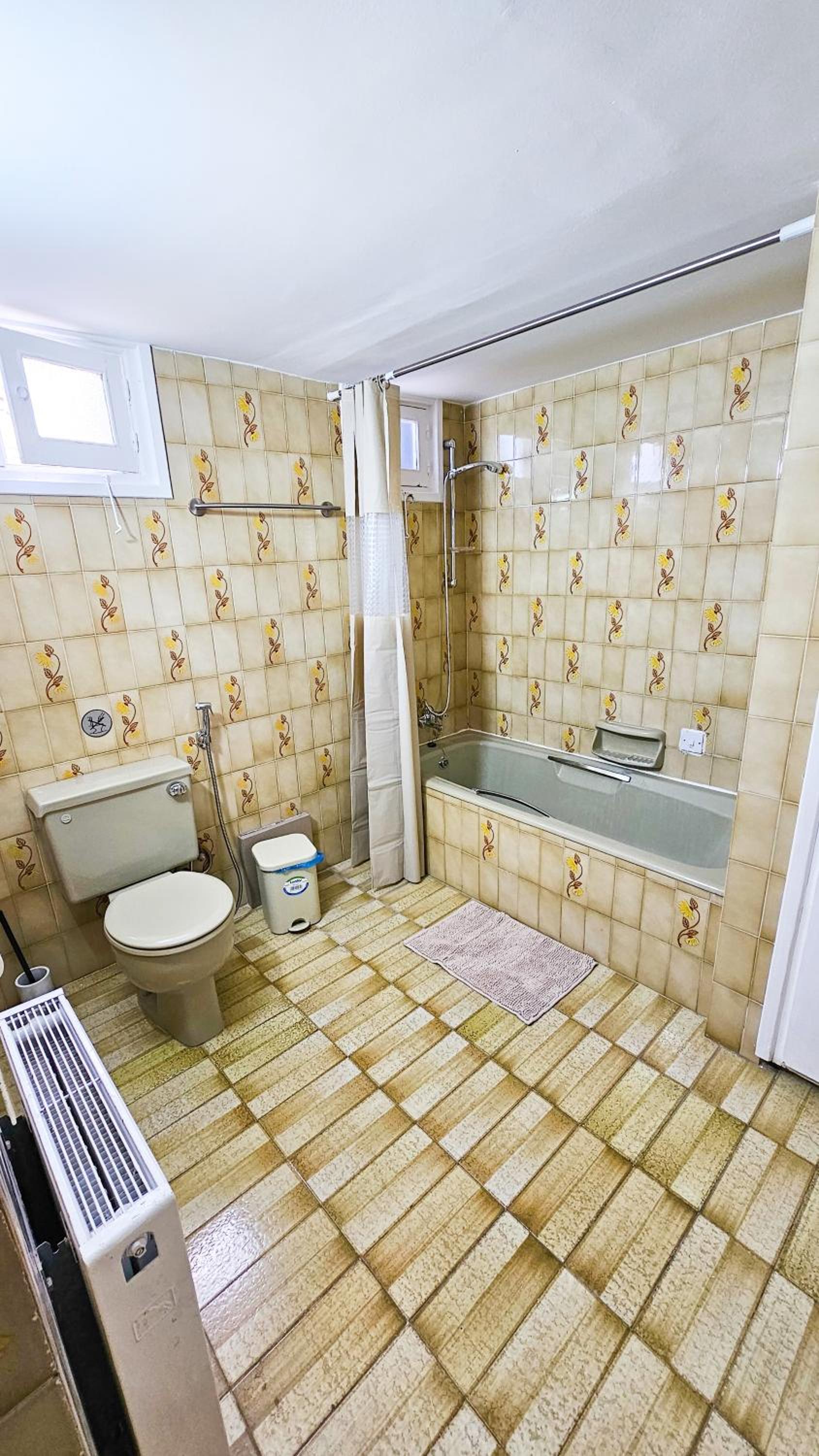 Single Room with Shared Bathroom photo 2