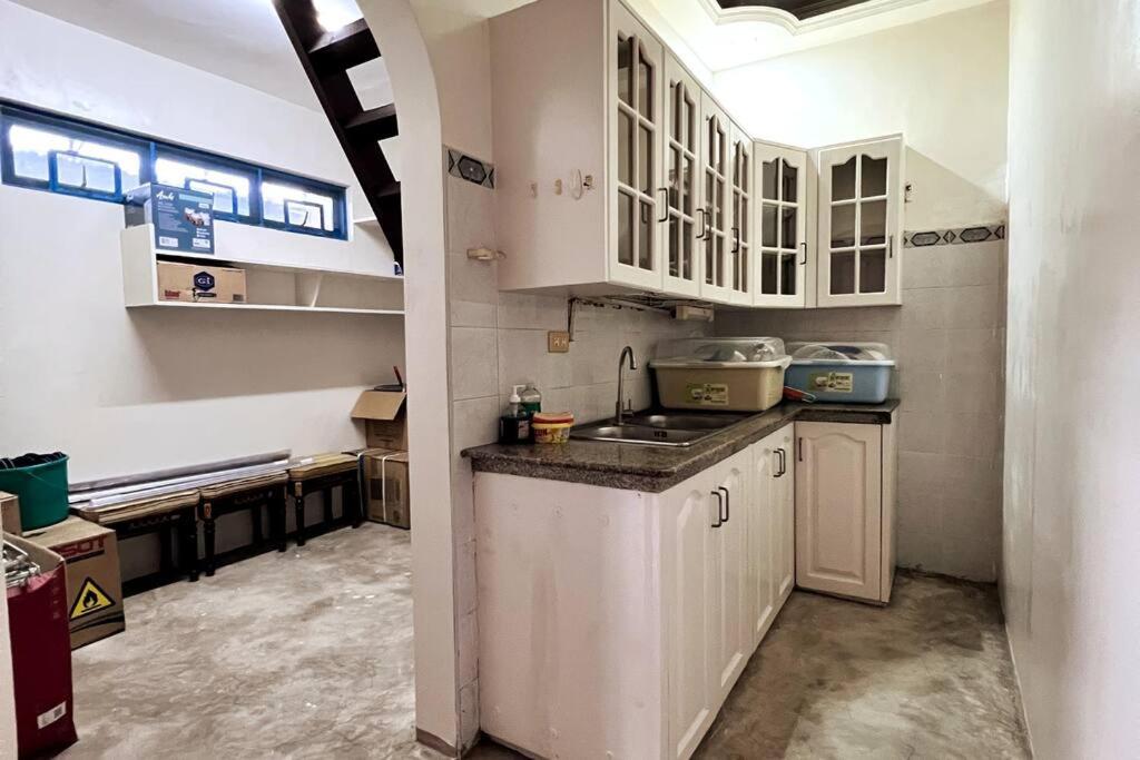Three-Bedroom Apartment photo 2