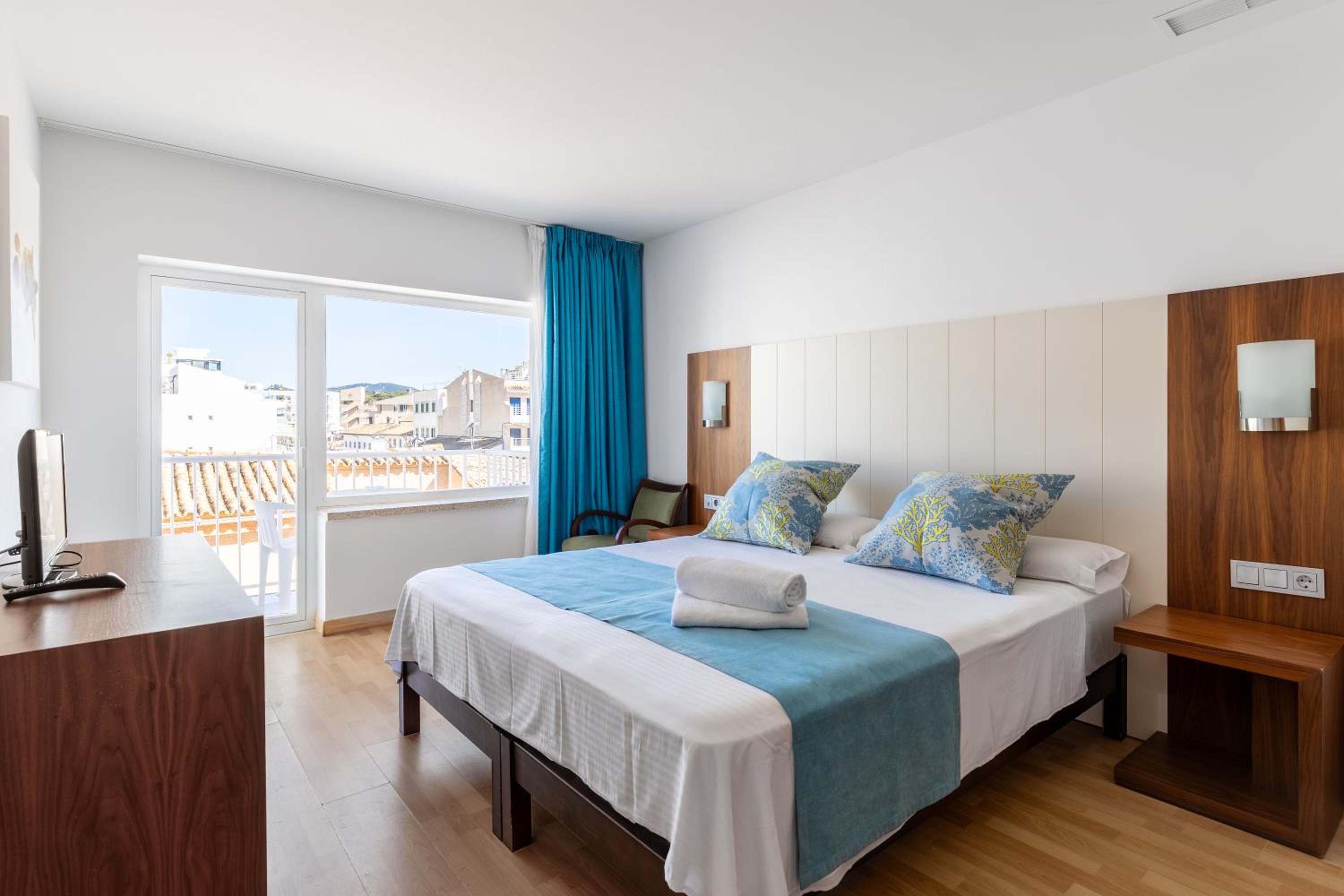 Habitación Doble con Balcón y Vista al Mar
