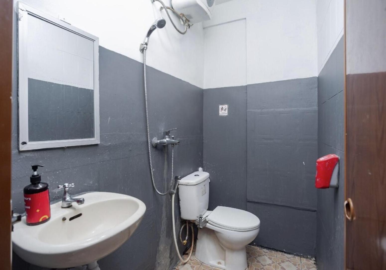 Double Room with Private Bathroom - Photo 1