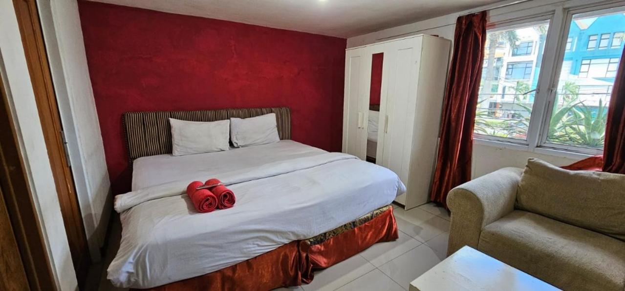 Double Room with Private Bathroom - Photo 2