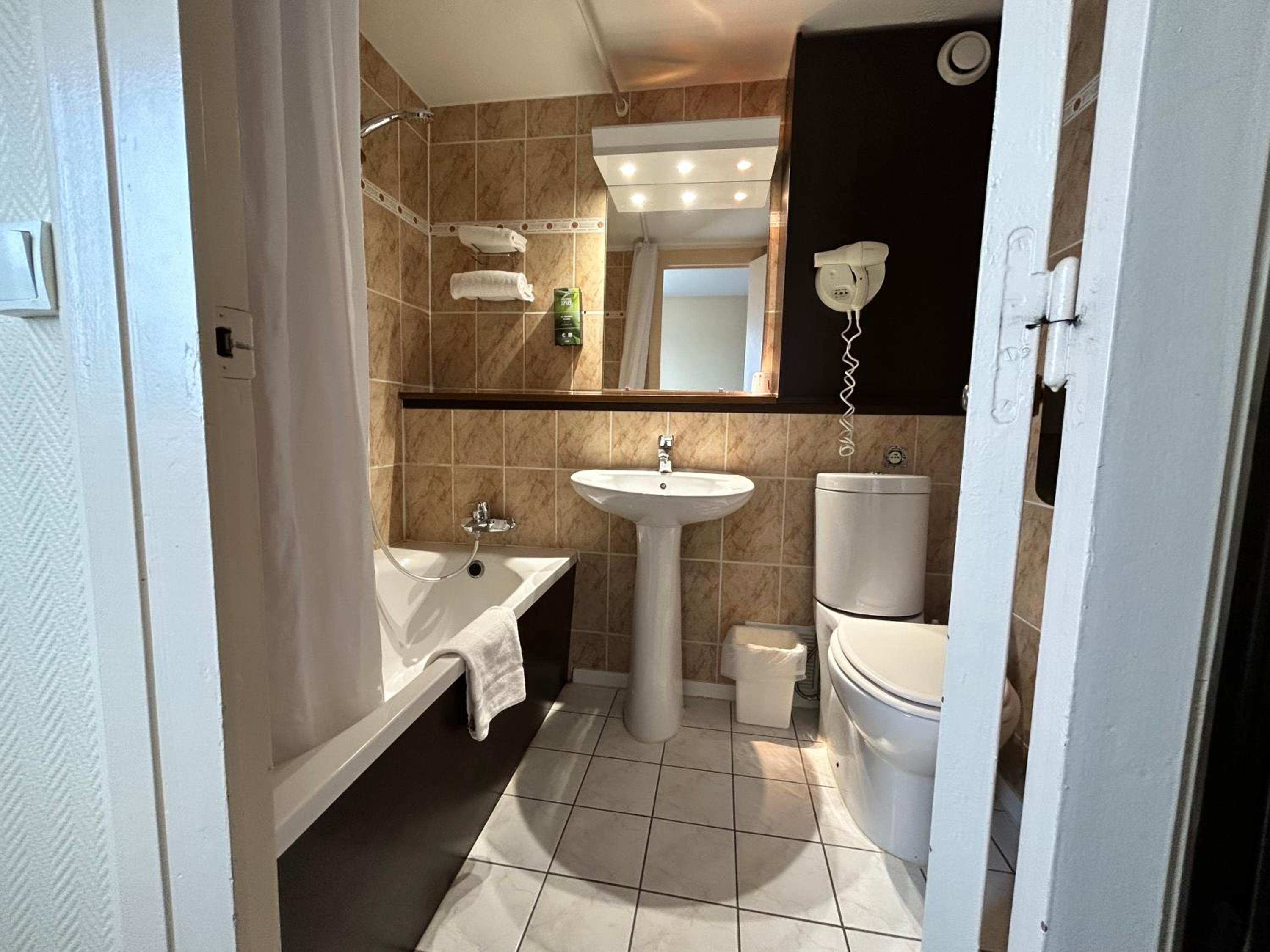 Double Room - Photo 4