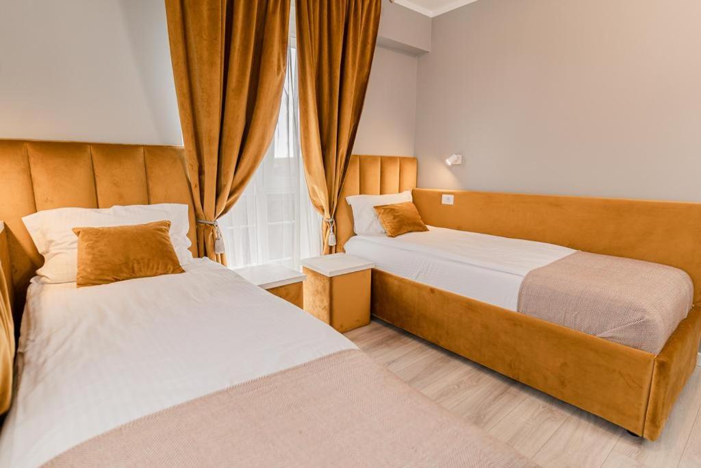 Standard Twin Room - Photo 4