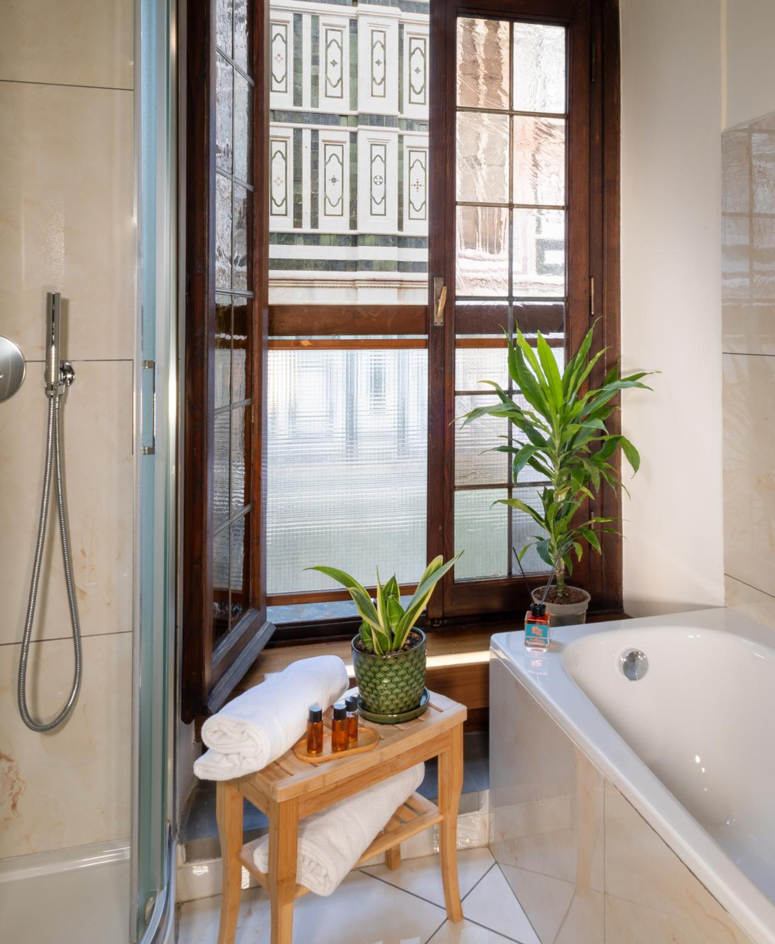 Suite with City View photo 3