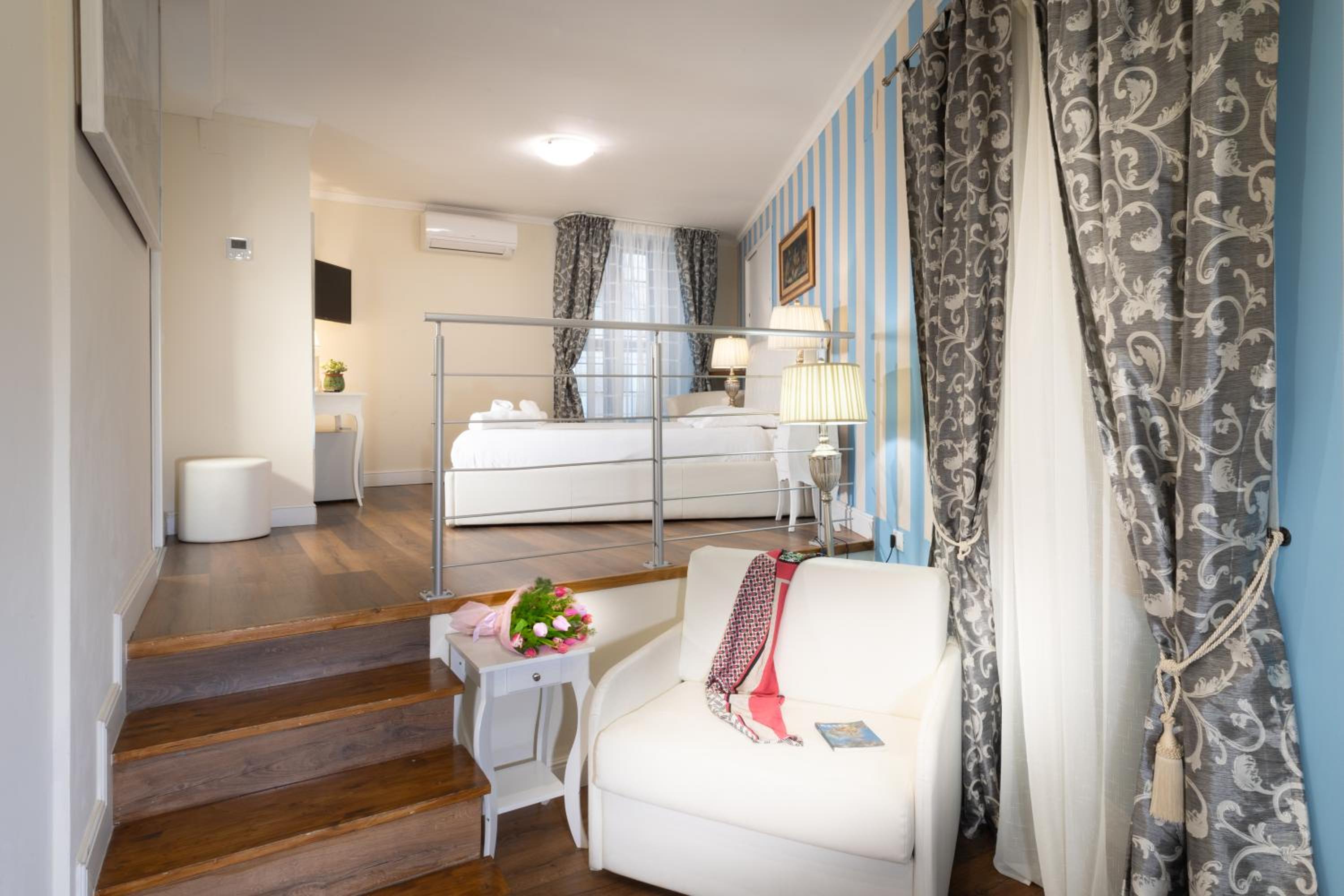 Suite with City View photo 1