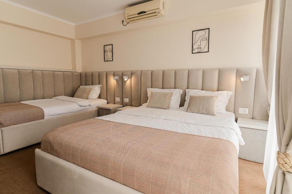 Triple Room with Private Bathroom photo 2