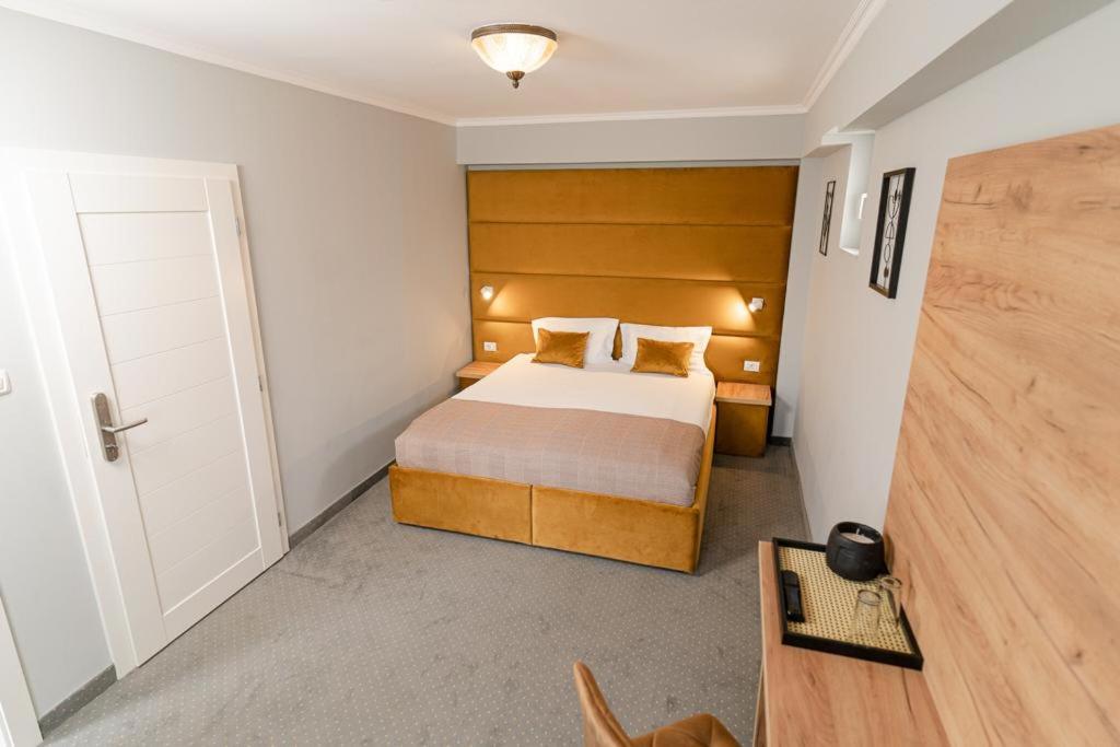 Double Room - Photo 2