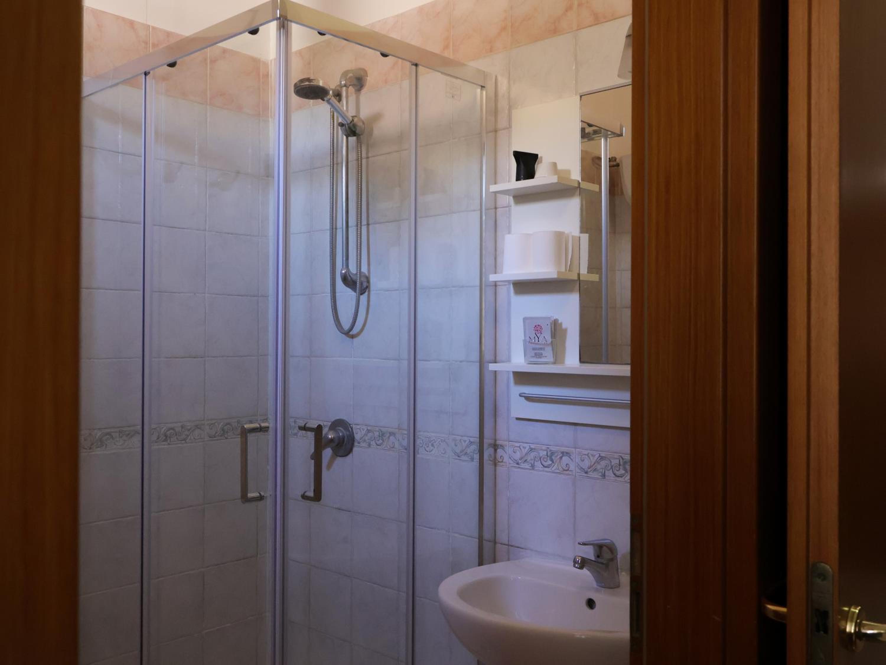 Comfort Triple Room - Photo 25