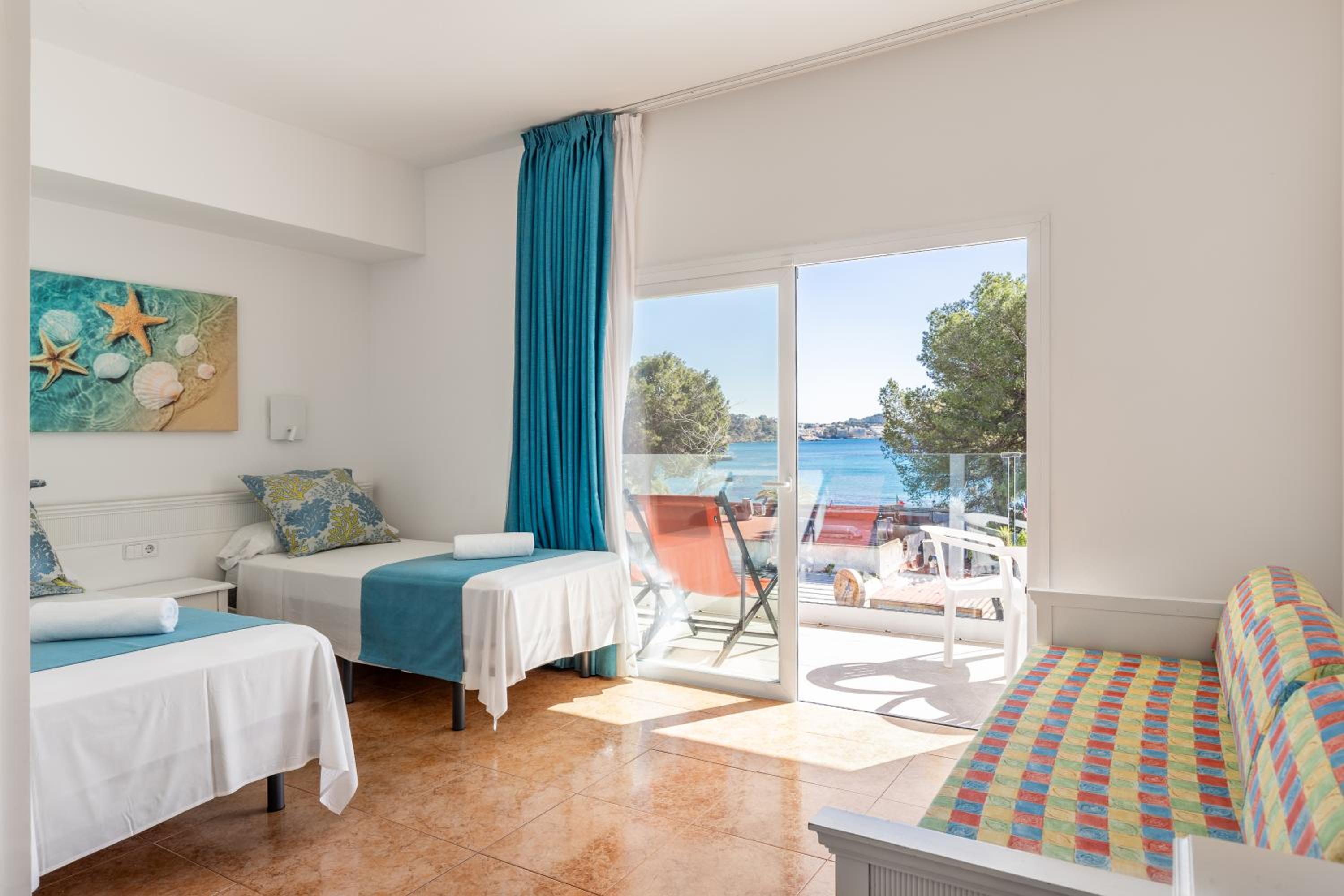 Triple Room with Balcony and Sea View photo 2