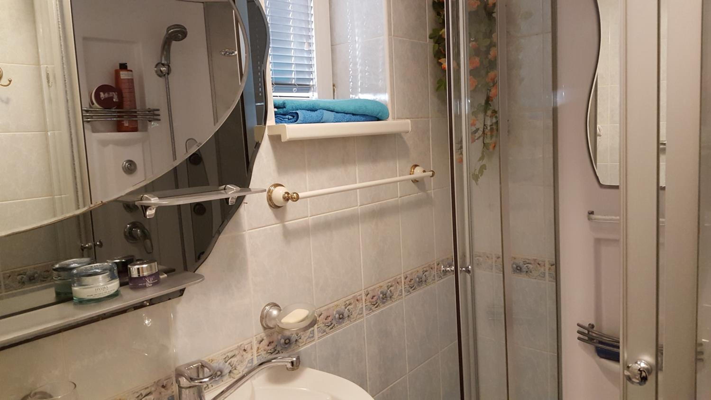 Two-Bedroom Apartment (4 Adults) - Photo 7