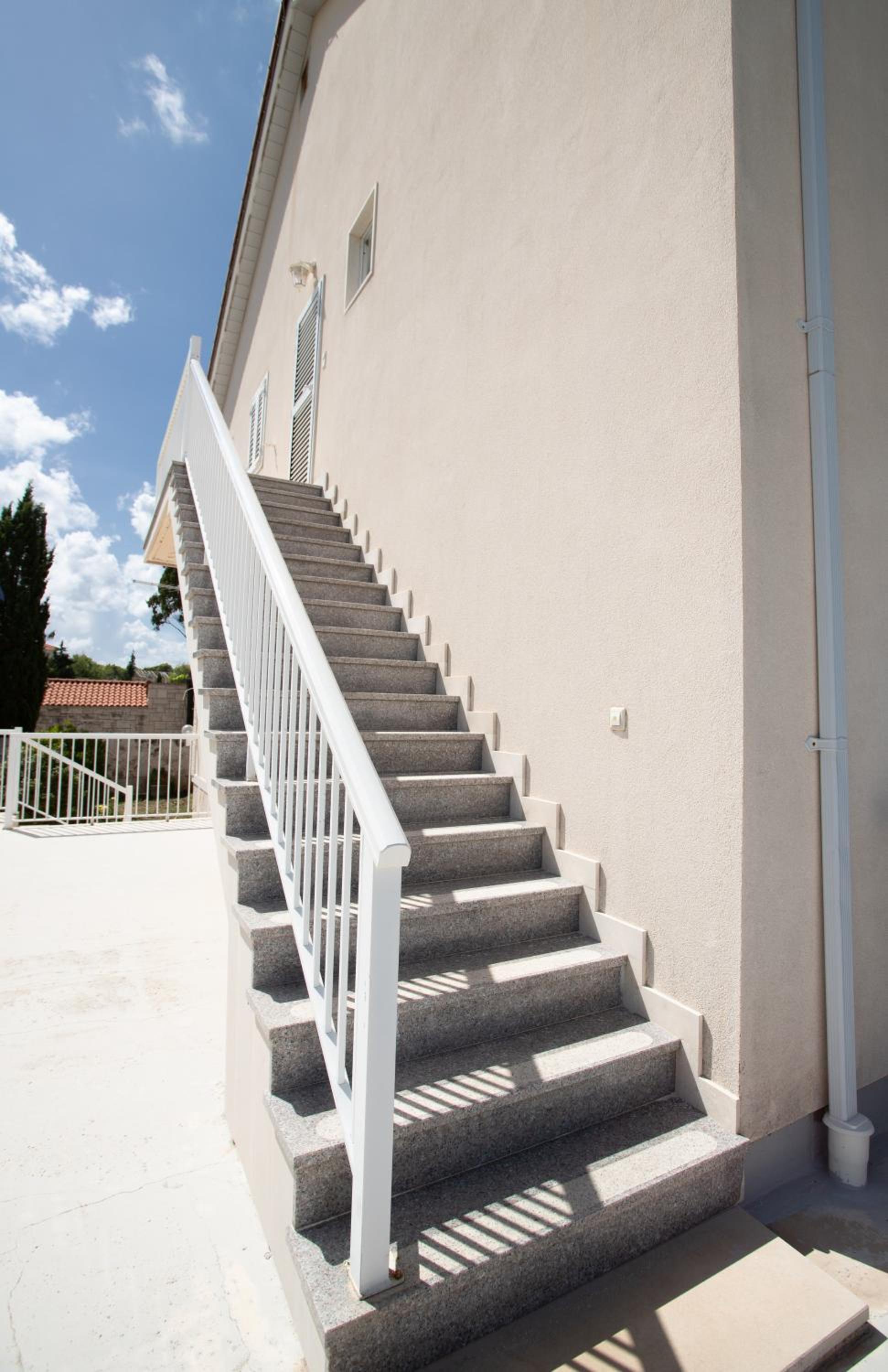 One-Bedroom Apartment with Balcony and Sea View photo 3
