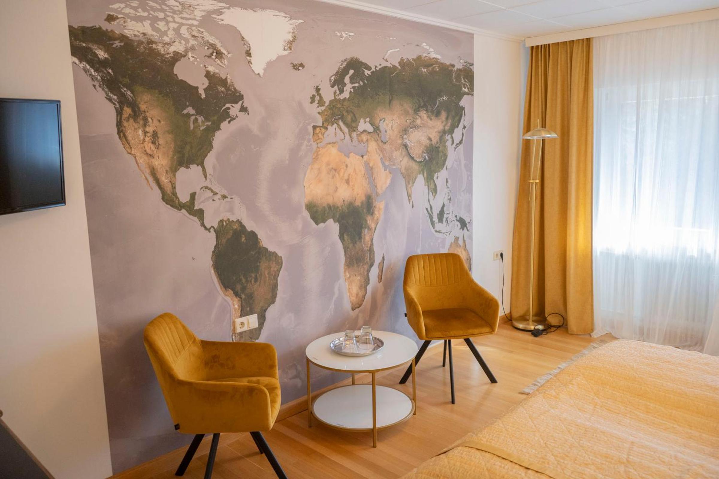 Deluxe Queen Room - Photo 8